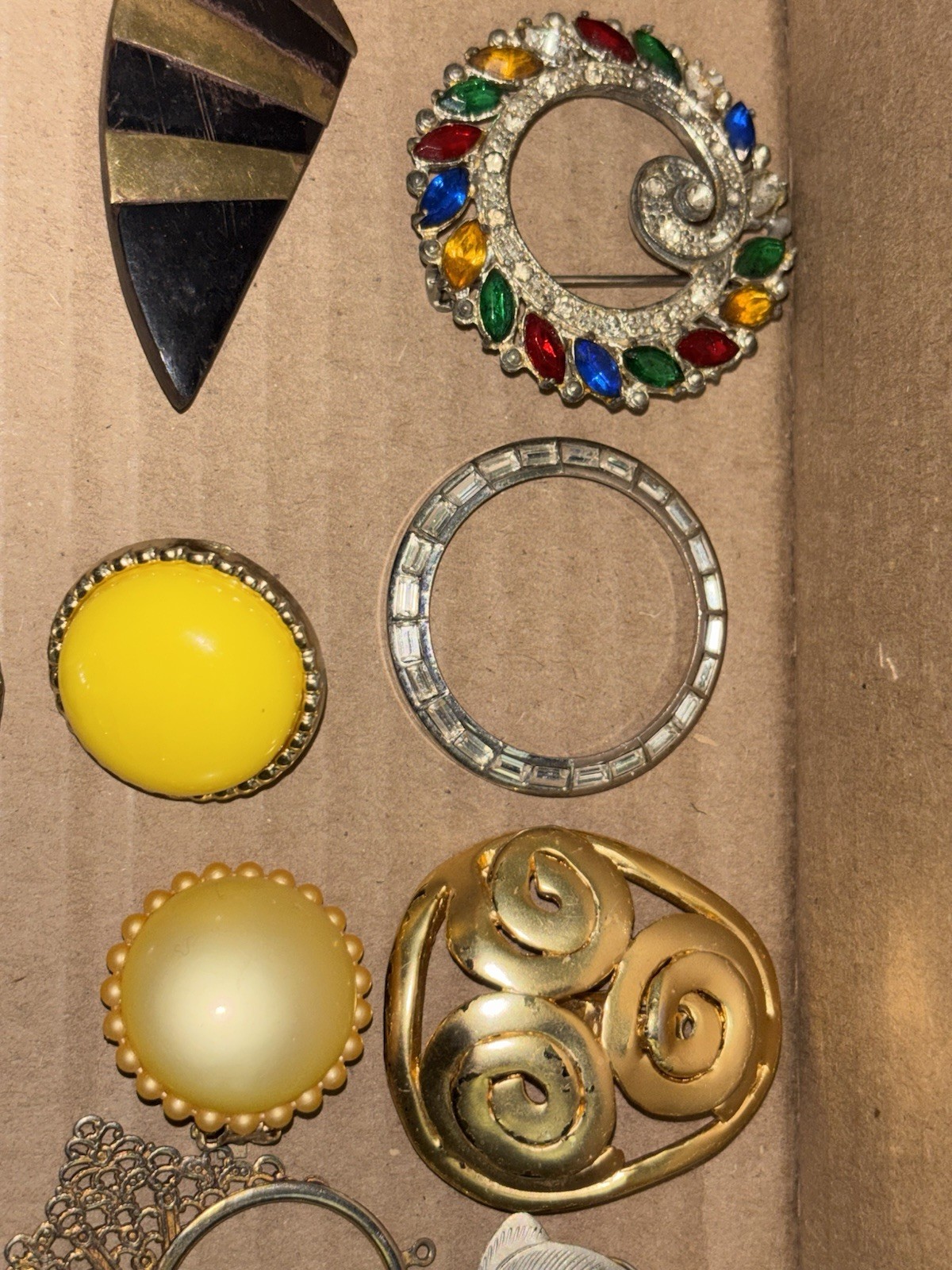 Vintage Single Earrings Crafts Jewelry Lot, Broochs 55+ Pieces