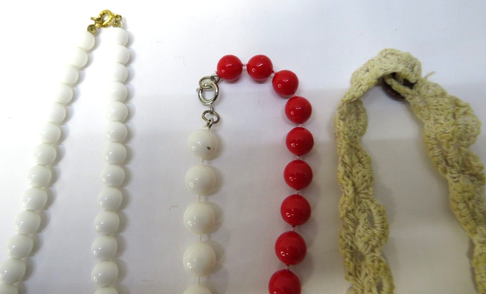 Vintage LOT of 12 Necklaces Assorted Sizes & Colors Gold red white pearl