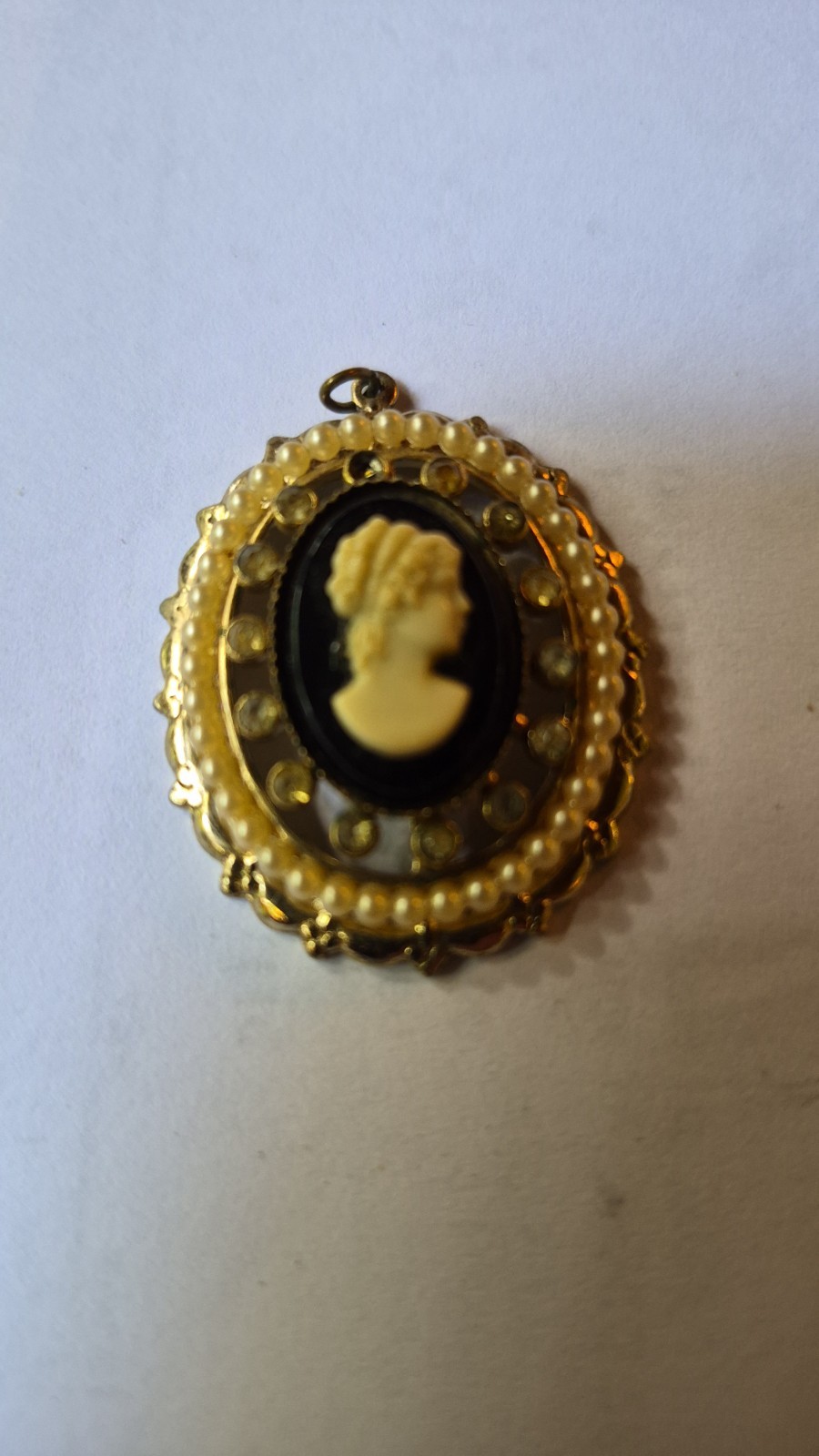 Vintage Black Cameo Pendant Brooch Pin Gold Tone Faux Pearl Rhinestone Halo