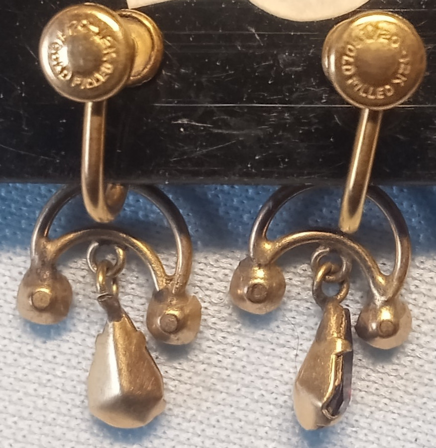 1/20 12KT Gold Filled Rhinestone Earrings Red/Clear