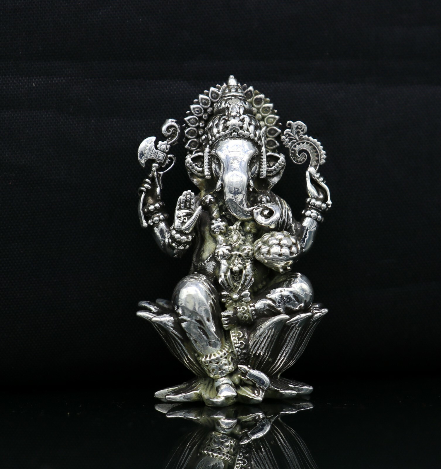 925 sterling silver Gorgeous Lord Ganesha statue, figurine, puja article su213
