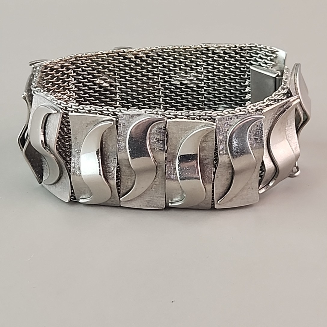 Vintage Wide Mesh Bracelet Silver Tone Wavy Panels 6.5″