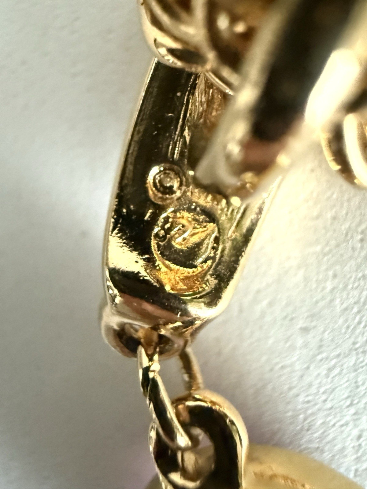 Swarovski Swan Signed Purple Crystal Oval Pendant , Gold Tone Necklace.
