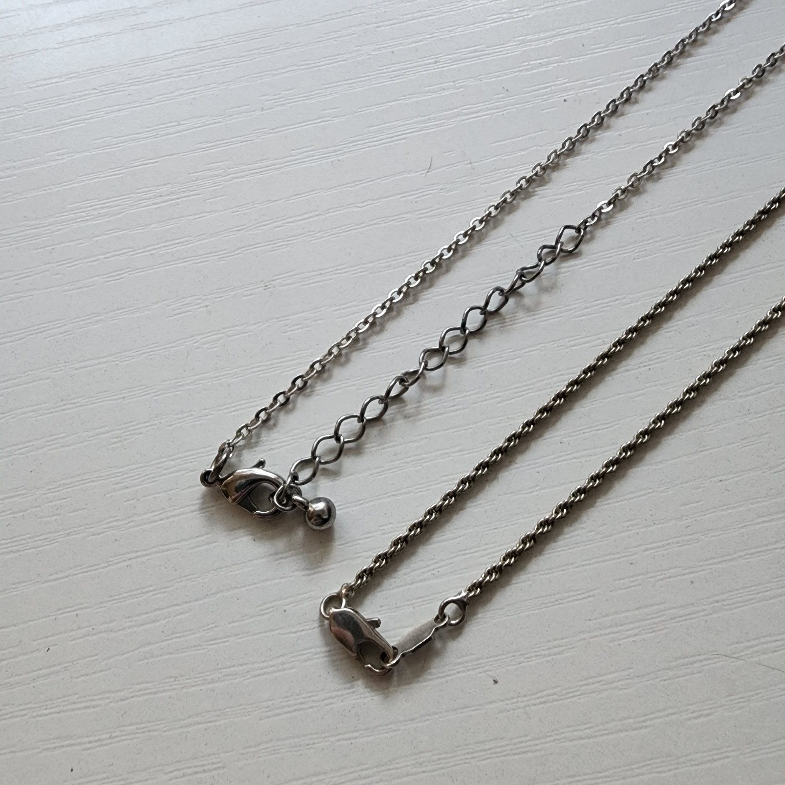 Set Of 2 Silver Toned Necklaces Twisted Rope And Link Chain Vintage 19″ 16″ Inch