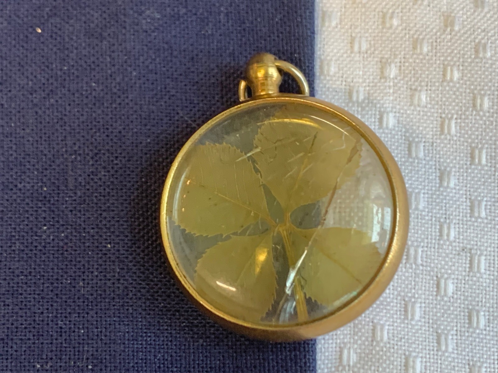 Vtg Encased 4 Leaf Clover Pendant Fob Costume Jewelry Good Luck Charm