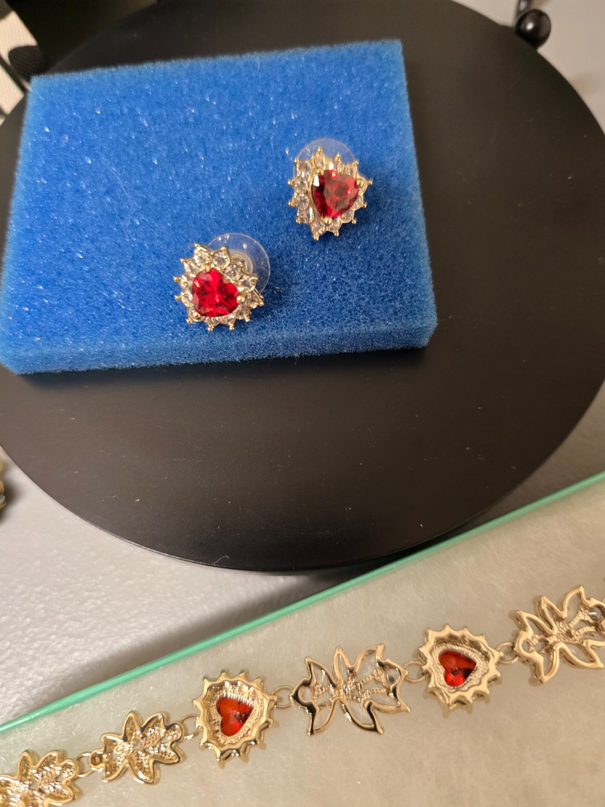 JACKIE KENNEDY RED AND CLEAR CRYSTAL BRACELET/ PIERCED ER SET