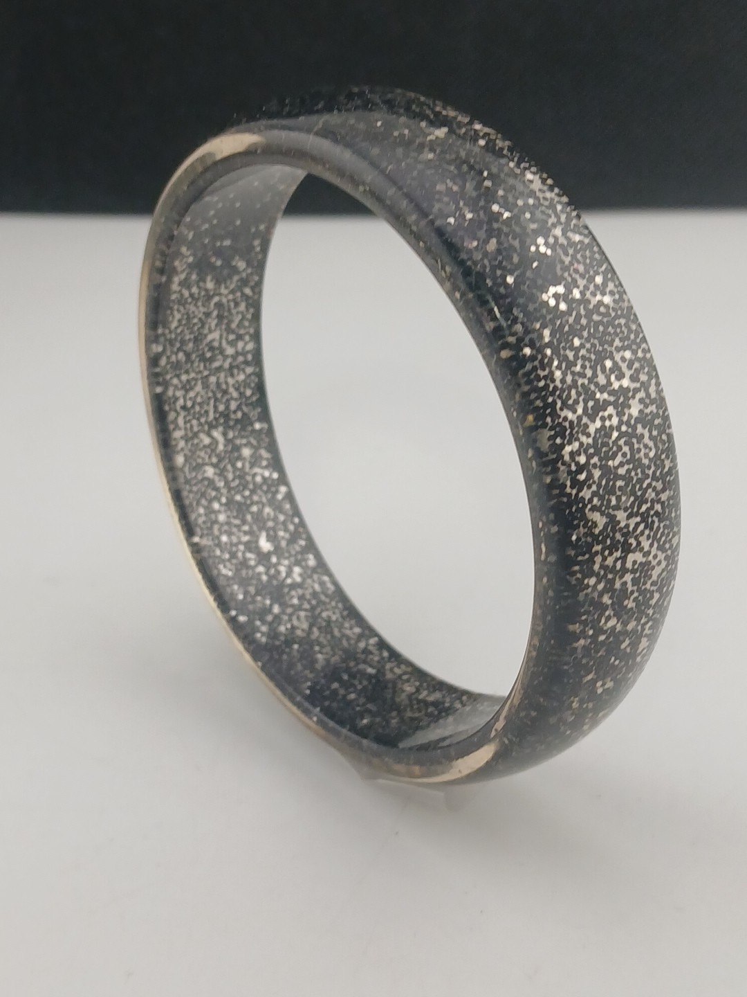 1950s SMOKE GRAY silver glitter confetti inclusions bangle bracelet size 8