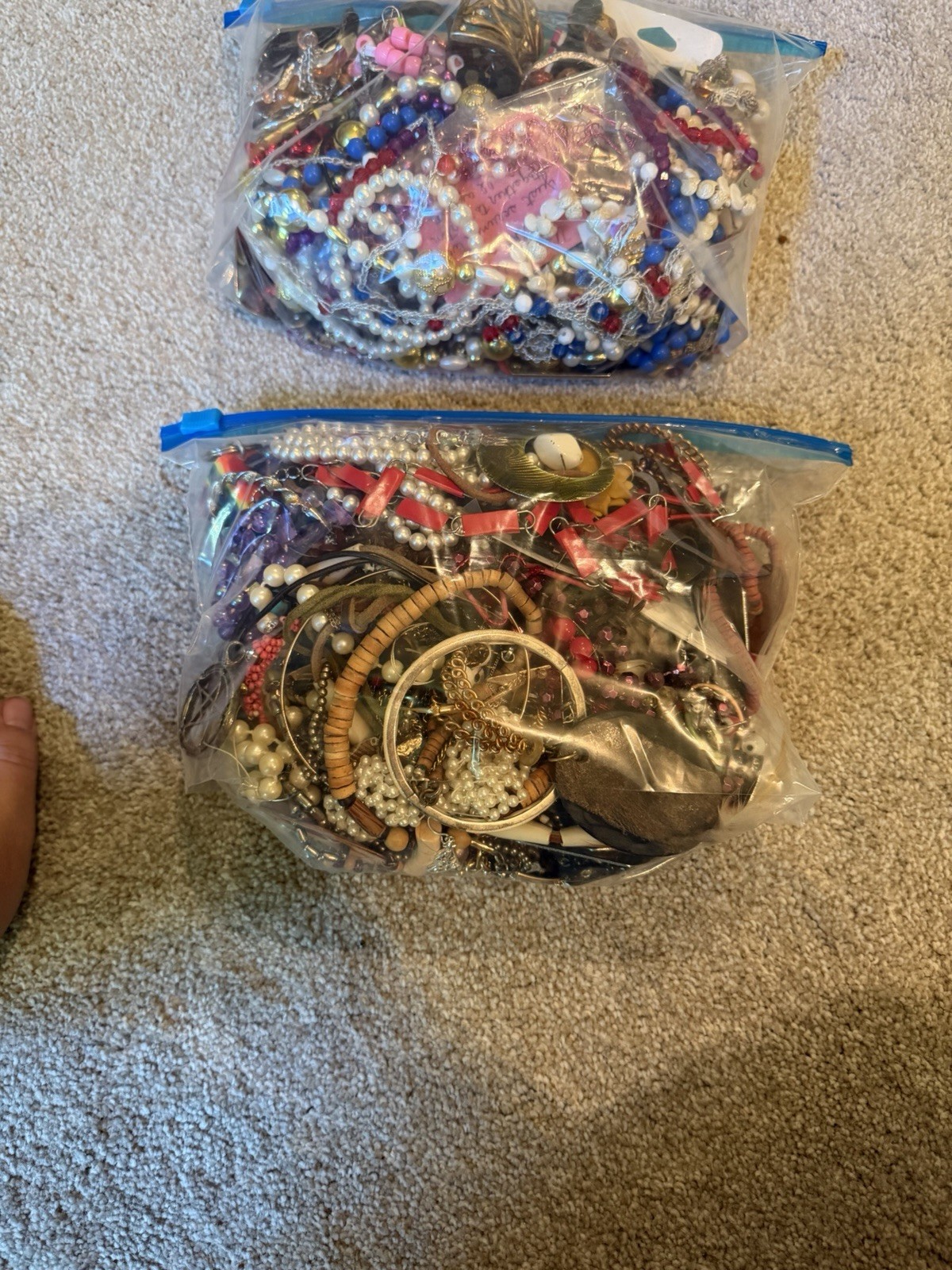 6+POUNDS! HUGE Lot JUNK costume jewelry, repurpose for crafting & upcycling!