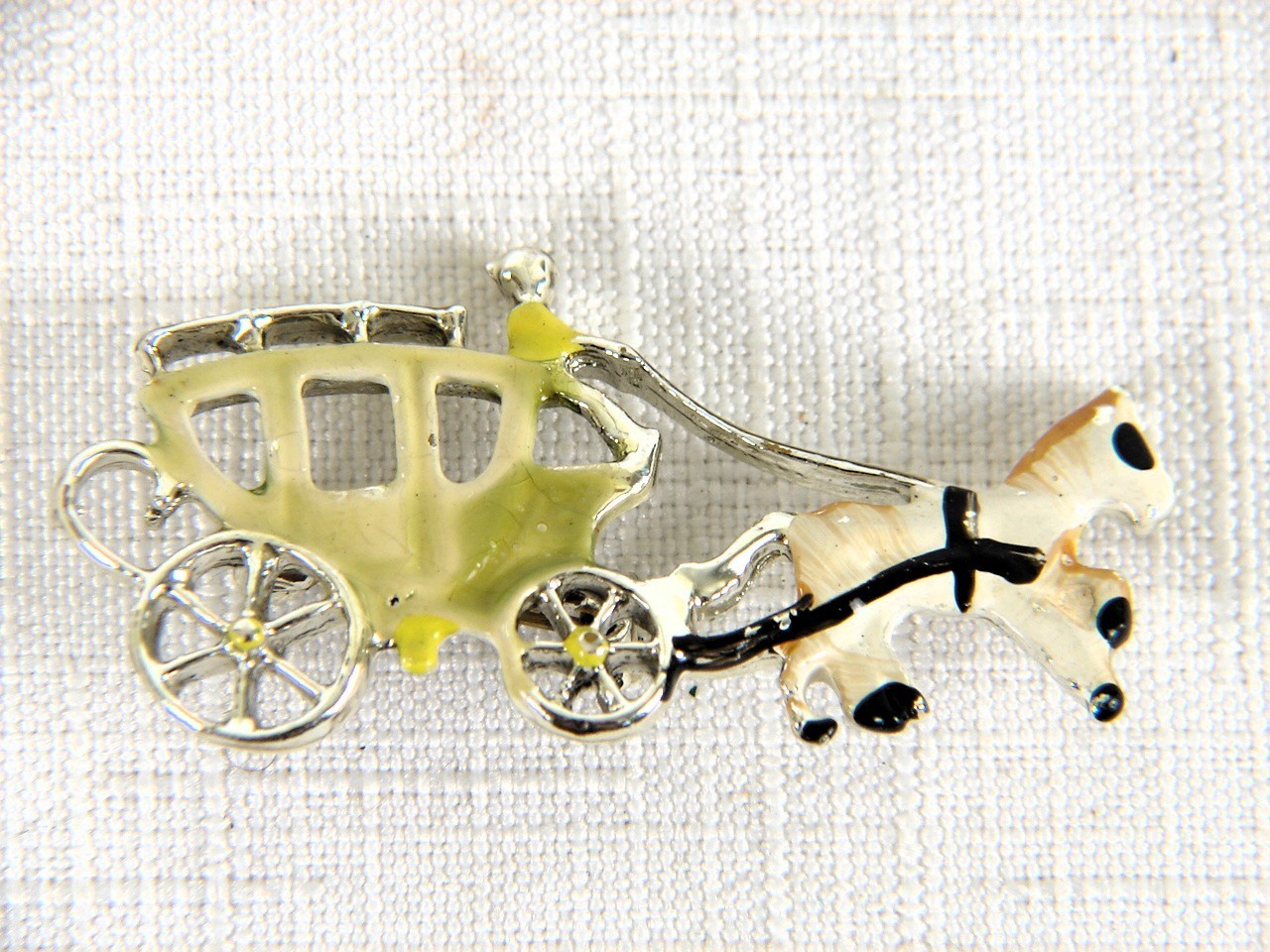 Vintage Stagecoach & Horse Metal Brooch Pin