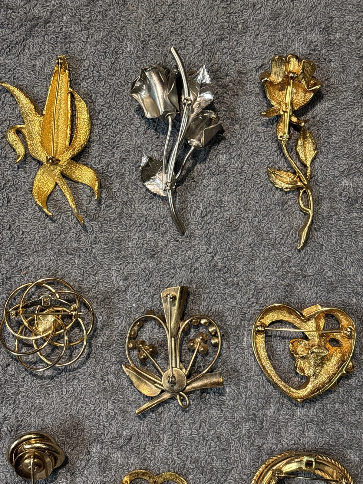Vintage Brooch Lot Of 21 Brands Are Avon And Unbranded Sizes Range From 1 To 4in
