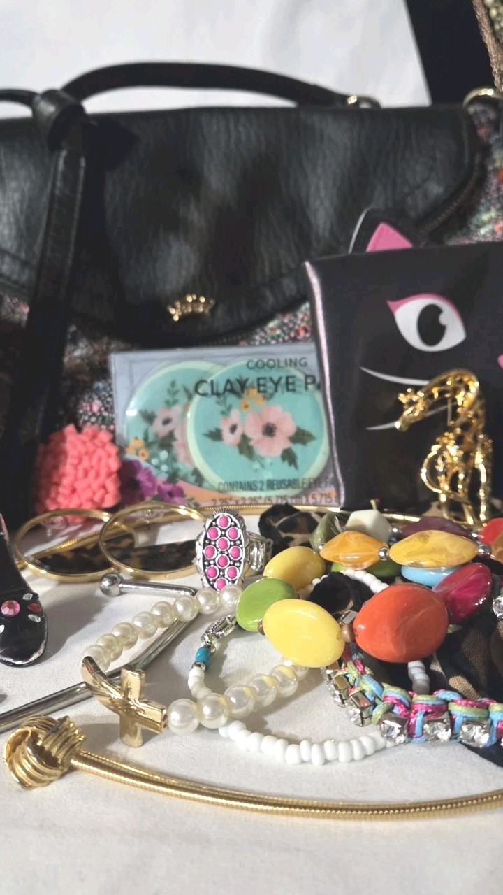 Grandma’s Estate; Jewelry, Trinkets, & Extra Fun Junk! Lot #89