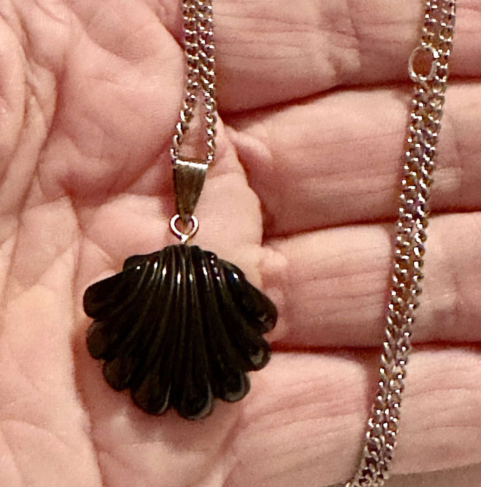 Vintage Signed Sarah Coventry Black Shell Pendant Necklace Silver Tone 18.5″