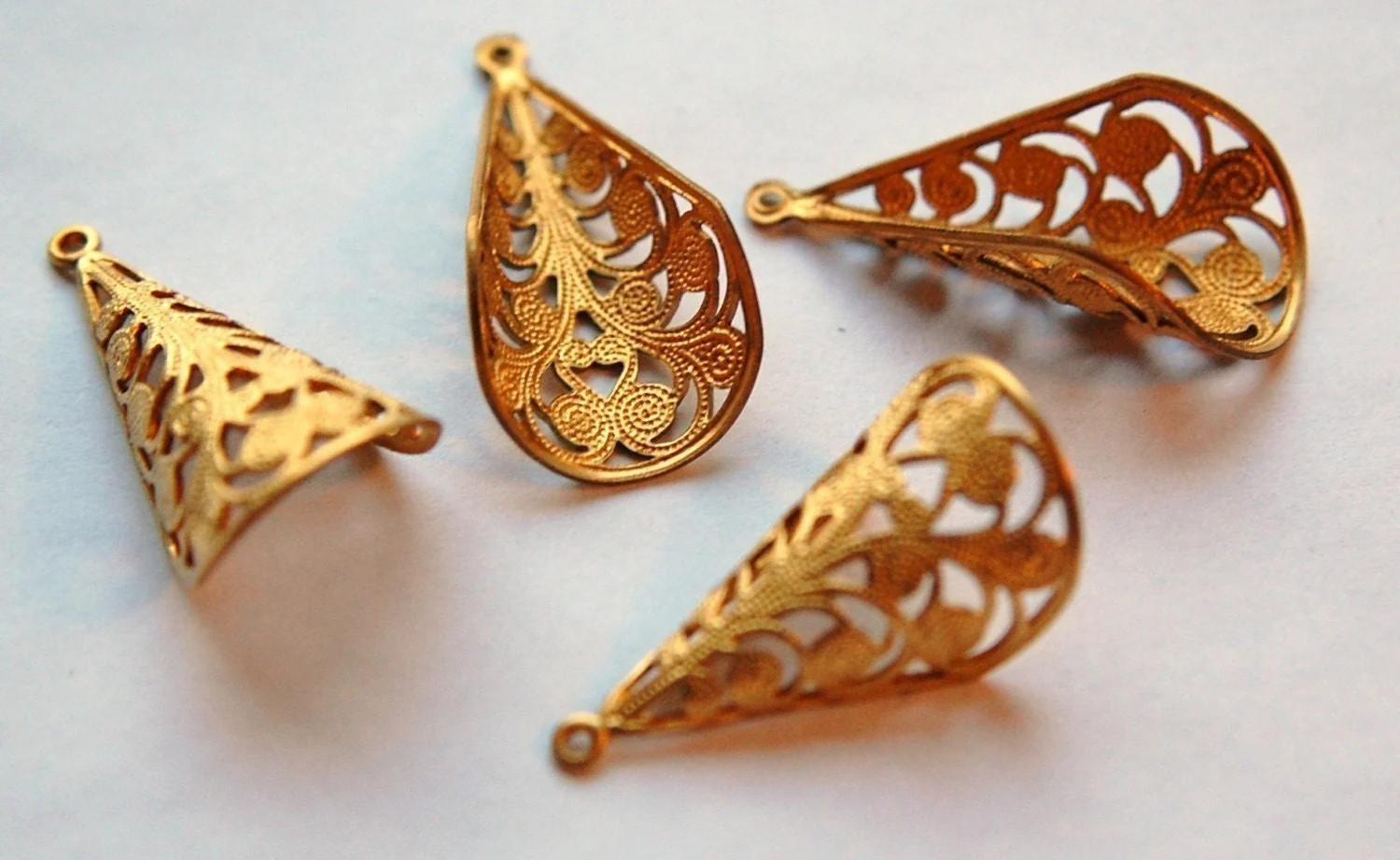 1 Loop Rounded Filigree Bead Cap or Pendant Drop (4) mtl249A