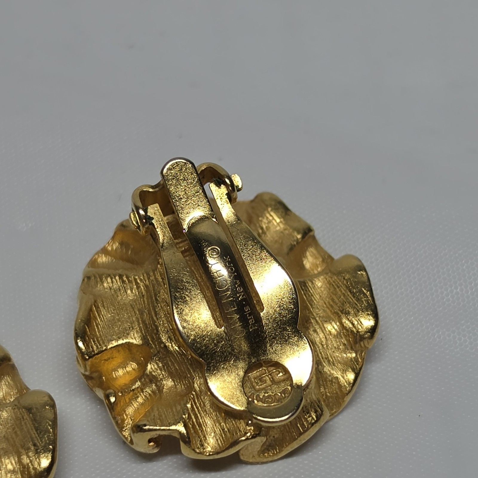 Vintage Givenchy Gold Tone Coral Lucite Flower Clip On Earrings Statement Preppy