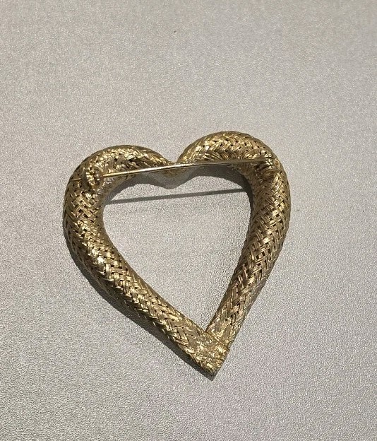 Vintage Gold Tone Woven Heart Brooch Pin Openwork Braided Mesh Heart Pin