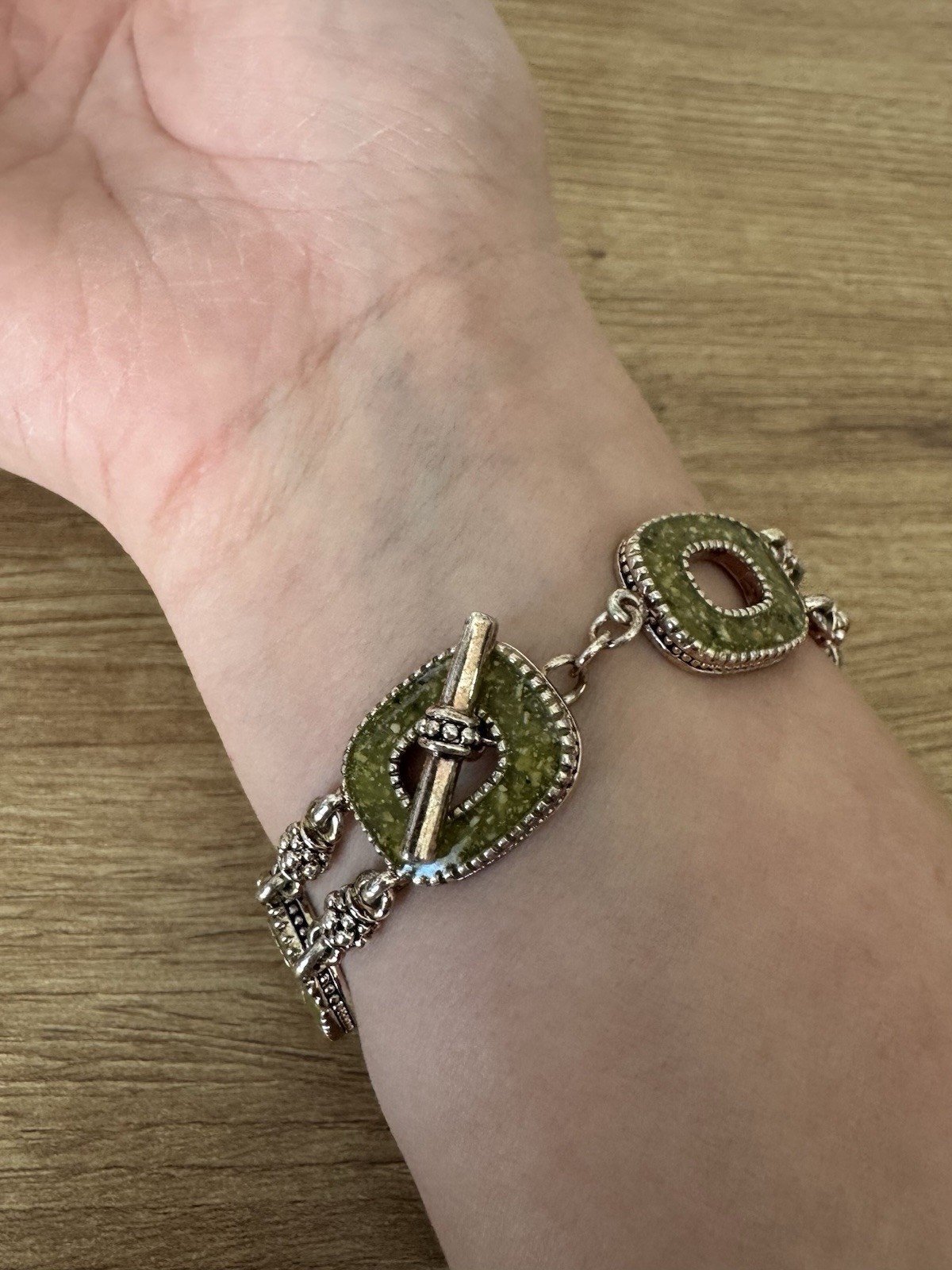 Vintage Sterling Silver Link Bracelet Green Stone Bezel Set Toggle Clasp 7.5 in