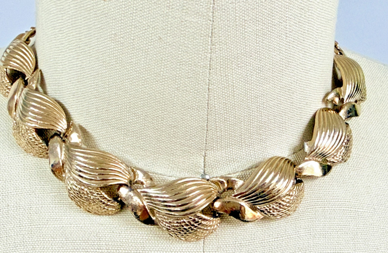 VTG 50s Textured Goldtone Choker Necklace 16” Midcentury Glam Coquette Classic