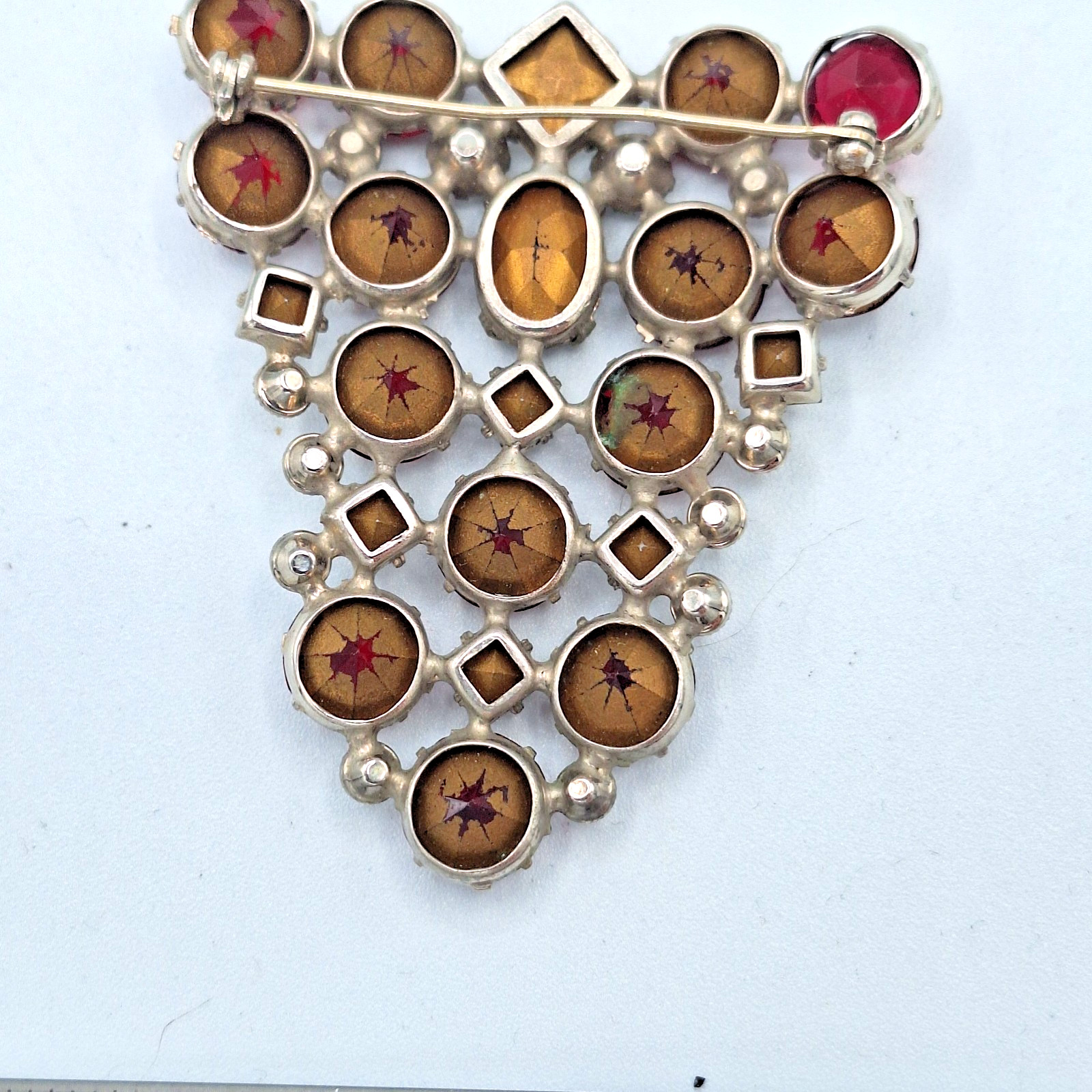 Red and Clear Rhinestone Triangular Brooch Unsigned 2.25″