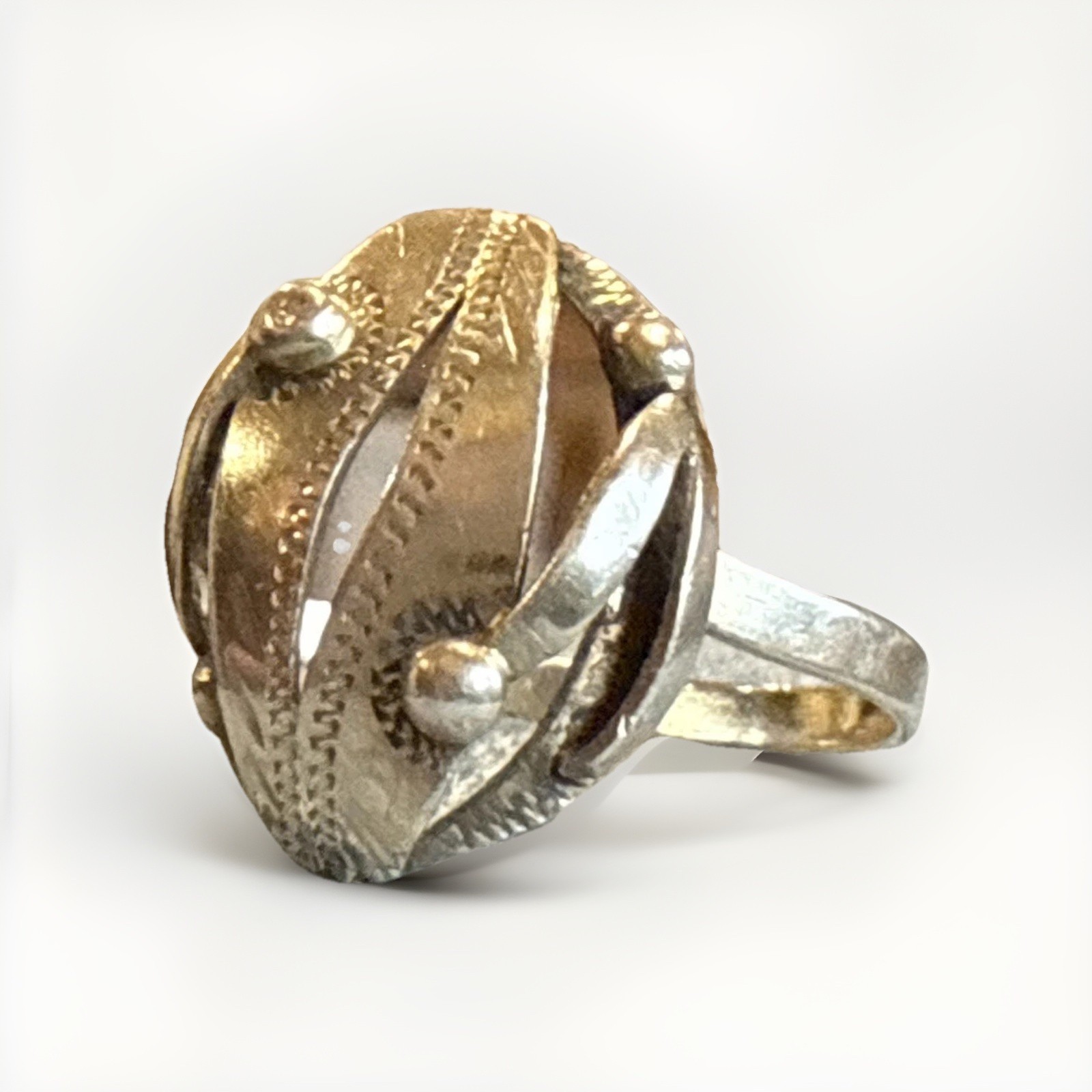 900 Silver Ring Signed KZT size 9 leaf Design Approx 2g Older Ring