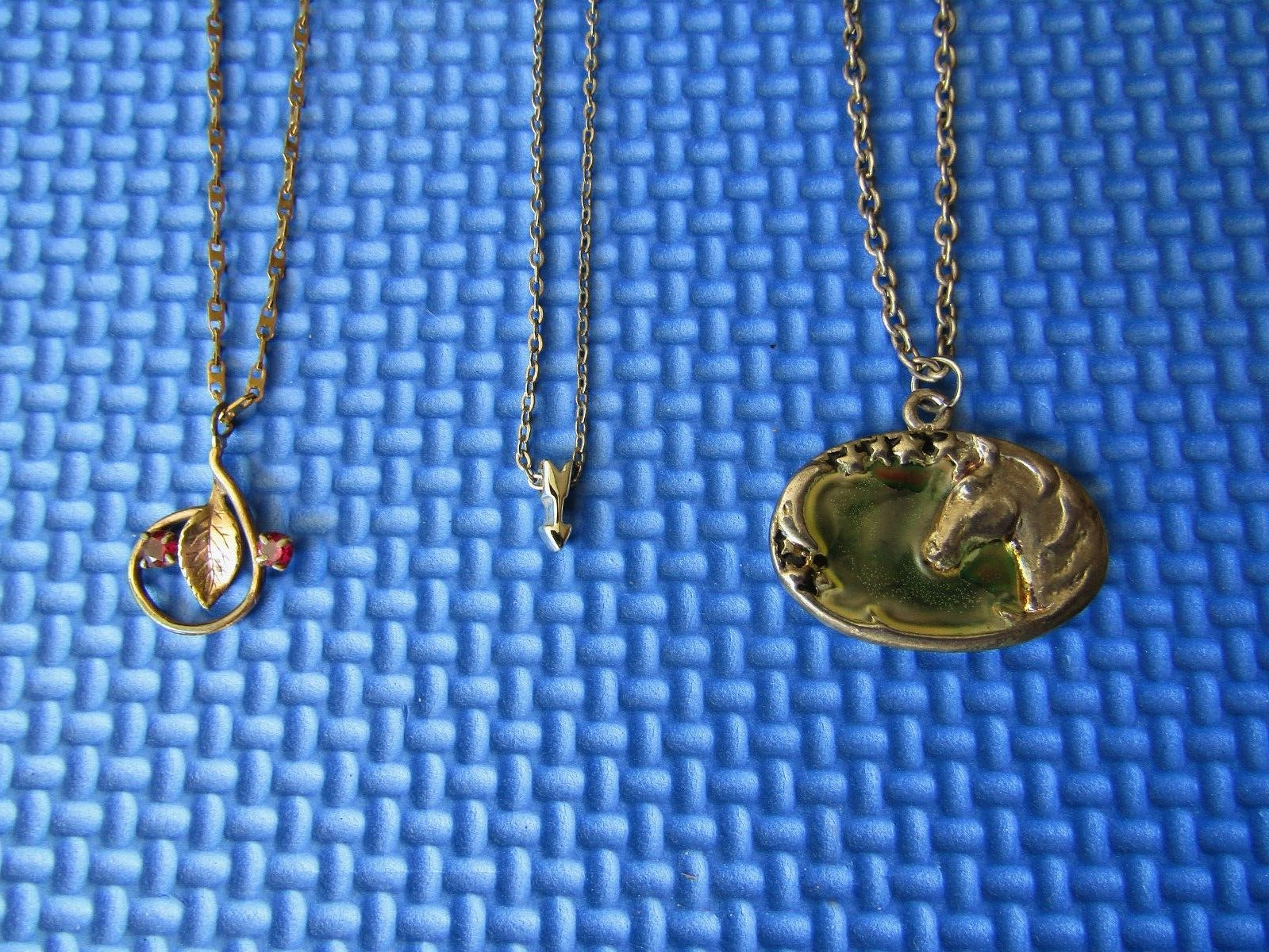 Vintage “PENDANT CHAIN NECKLACES” !