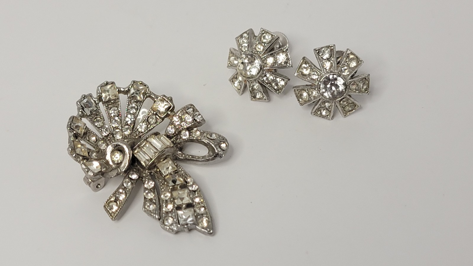 Vtg Fan/Bow Brooch & ALBION Signed Screwback Earrings Mid-century Rhinestones