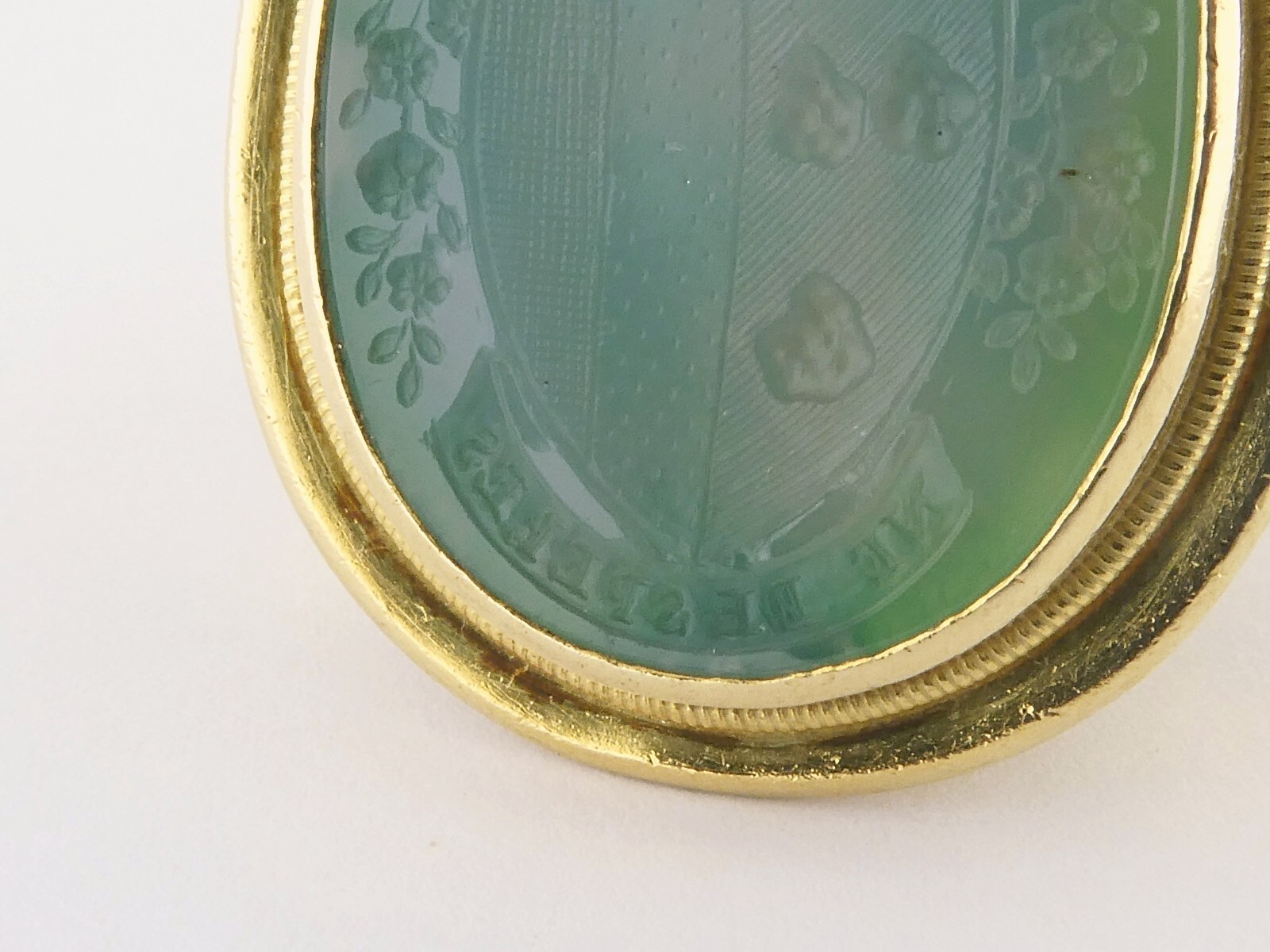 Vintage 18K Coat of Arms Chalcedony Intaglio “NE DESPERES” Seal Signet Ring |37g