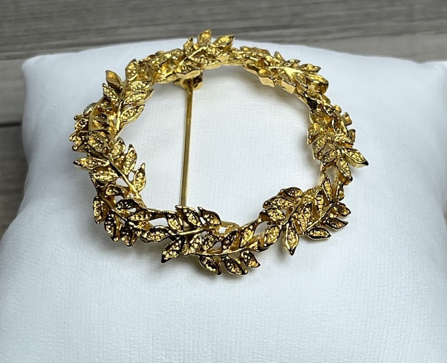 Vintage Gold Filled Brooch Round Wreath A 1847 Signed Leaves 1 3/4″