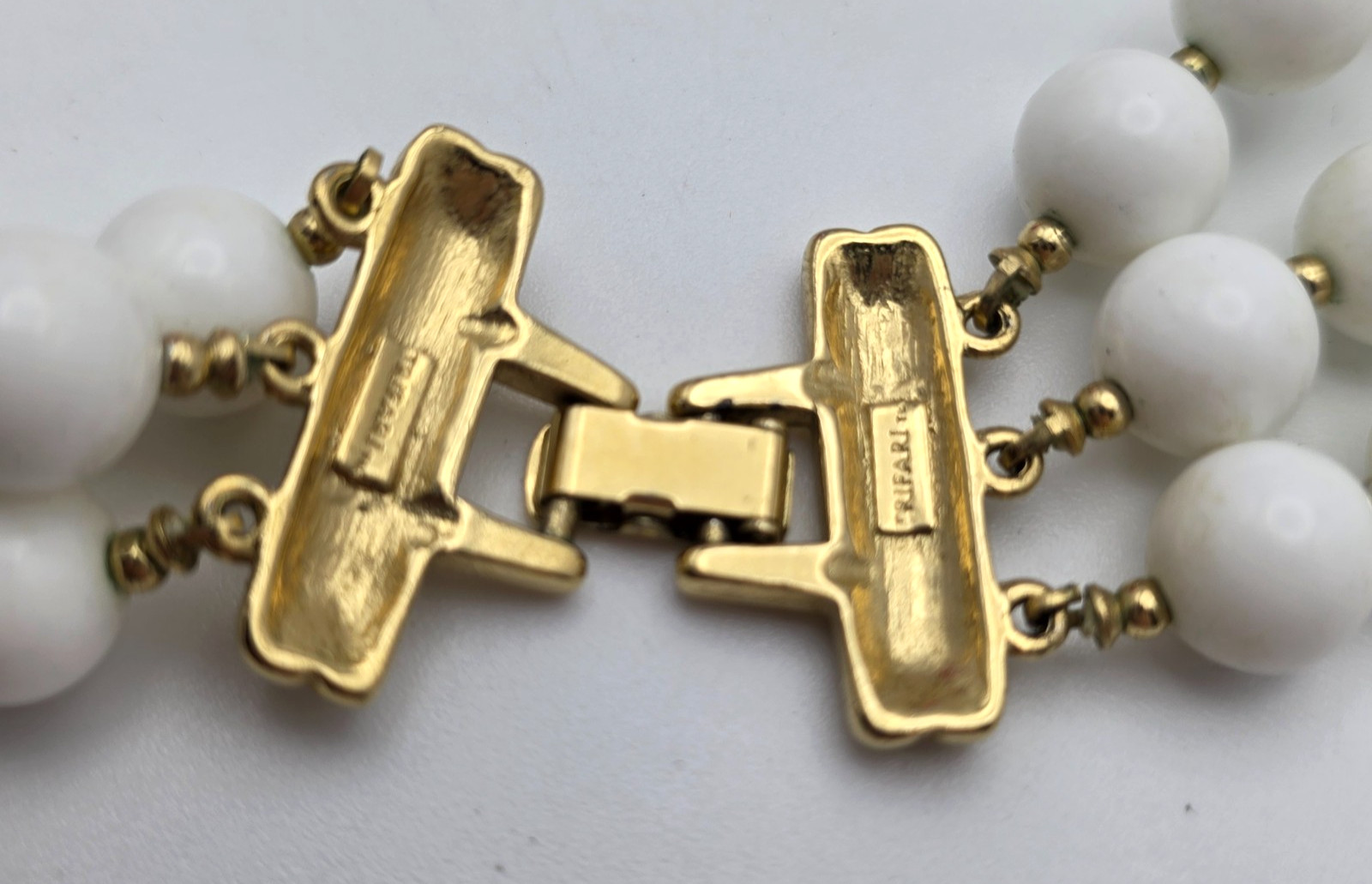 Vintage Trifari White Beaded Necklace Triple Strand Graduated 21 In Gold Tone