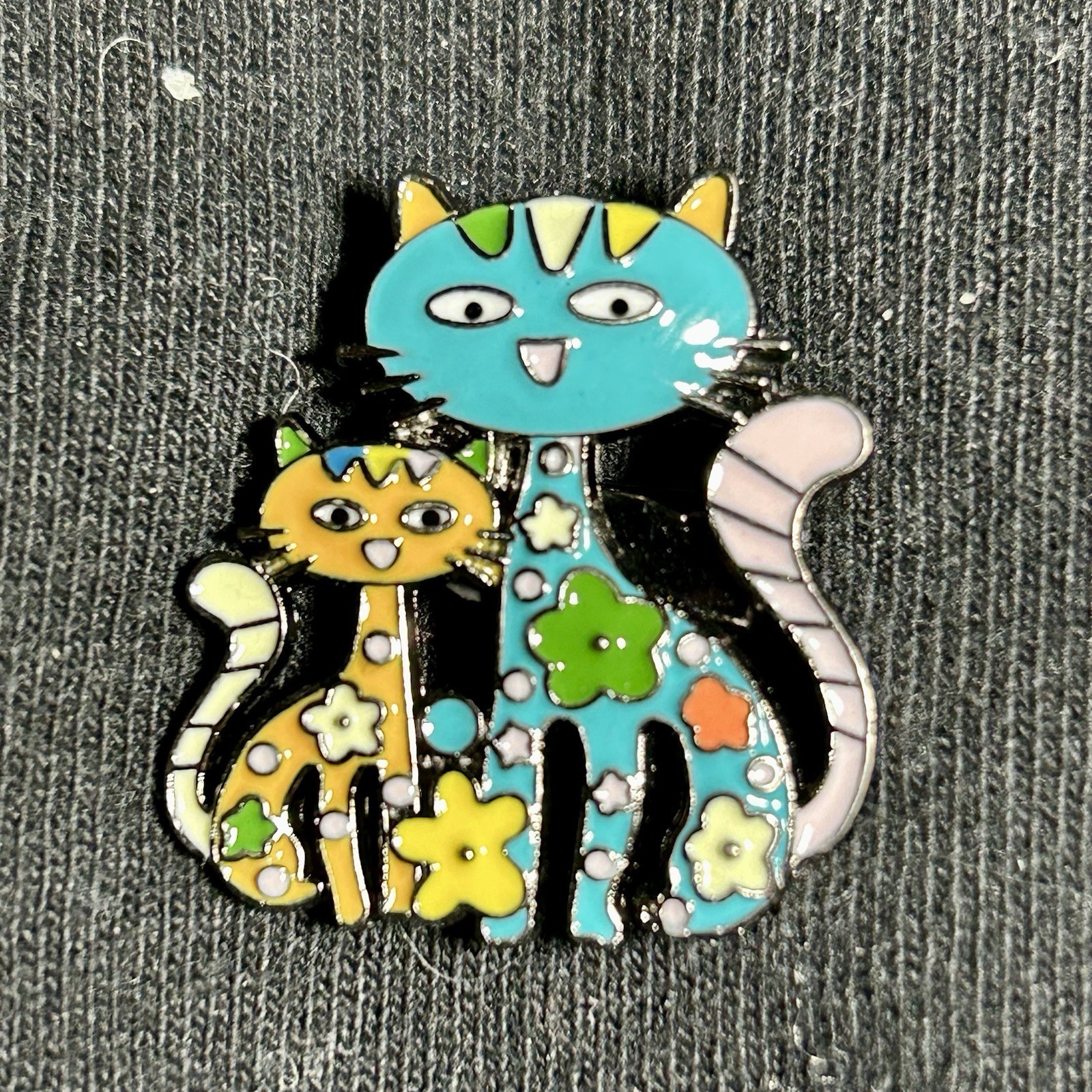 2 Patterned Cats Covered In Multi Colored Flowers, Metal, Alloy, Pin, Brooch.