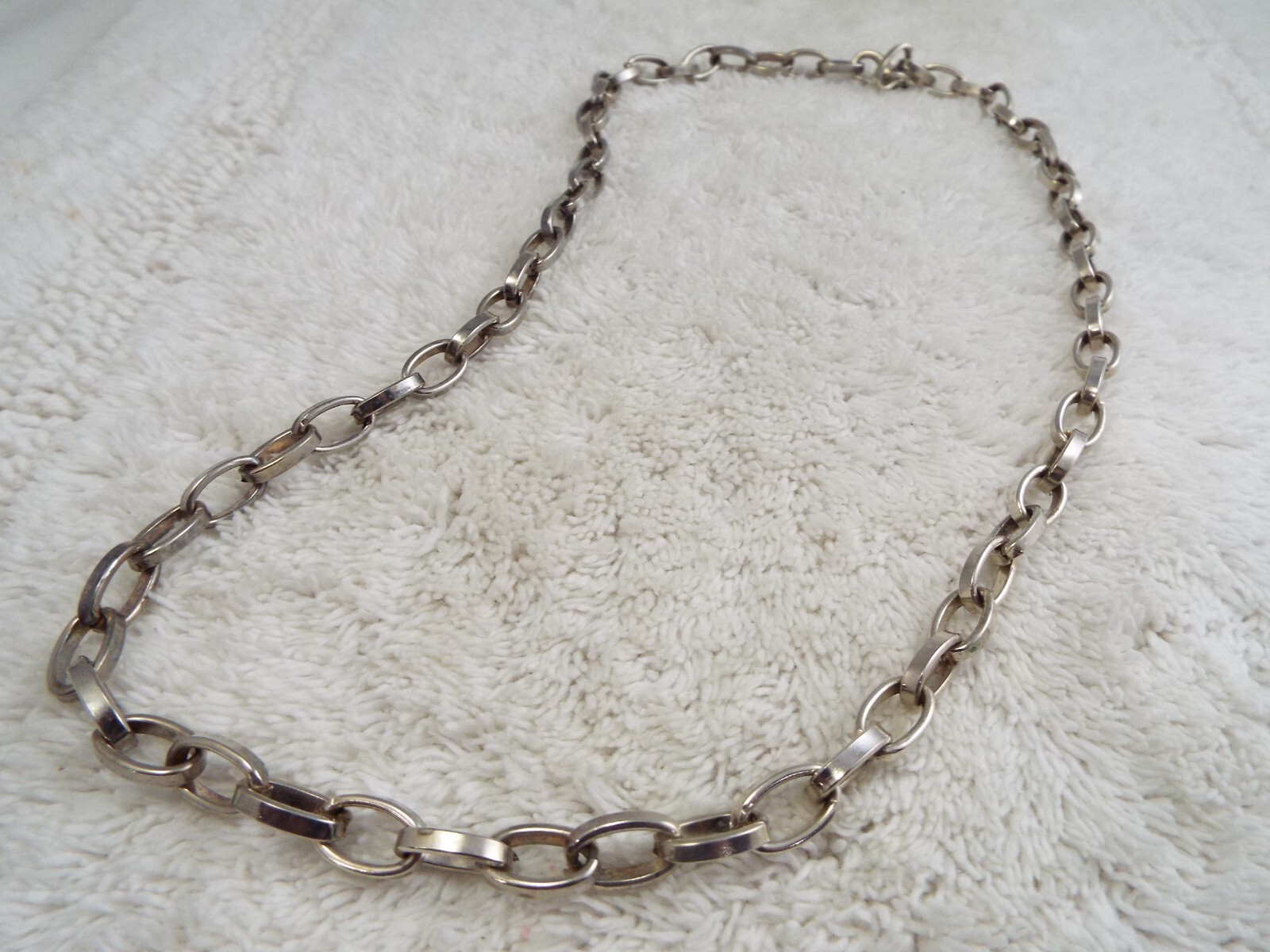Silvertone Chain Necklace (B61)