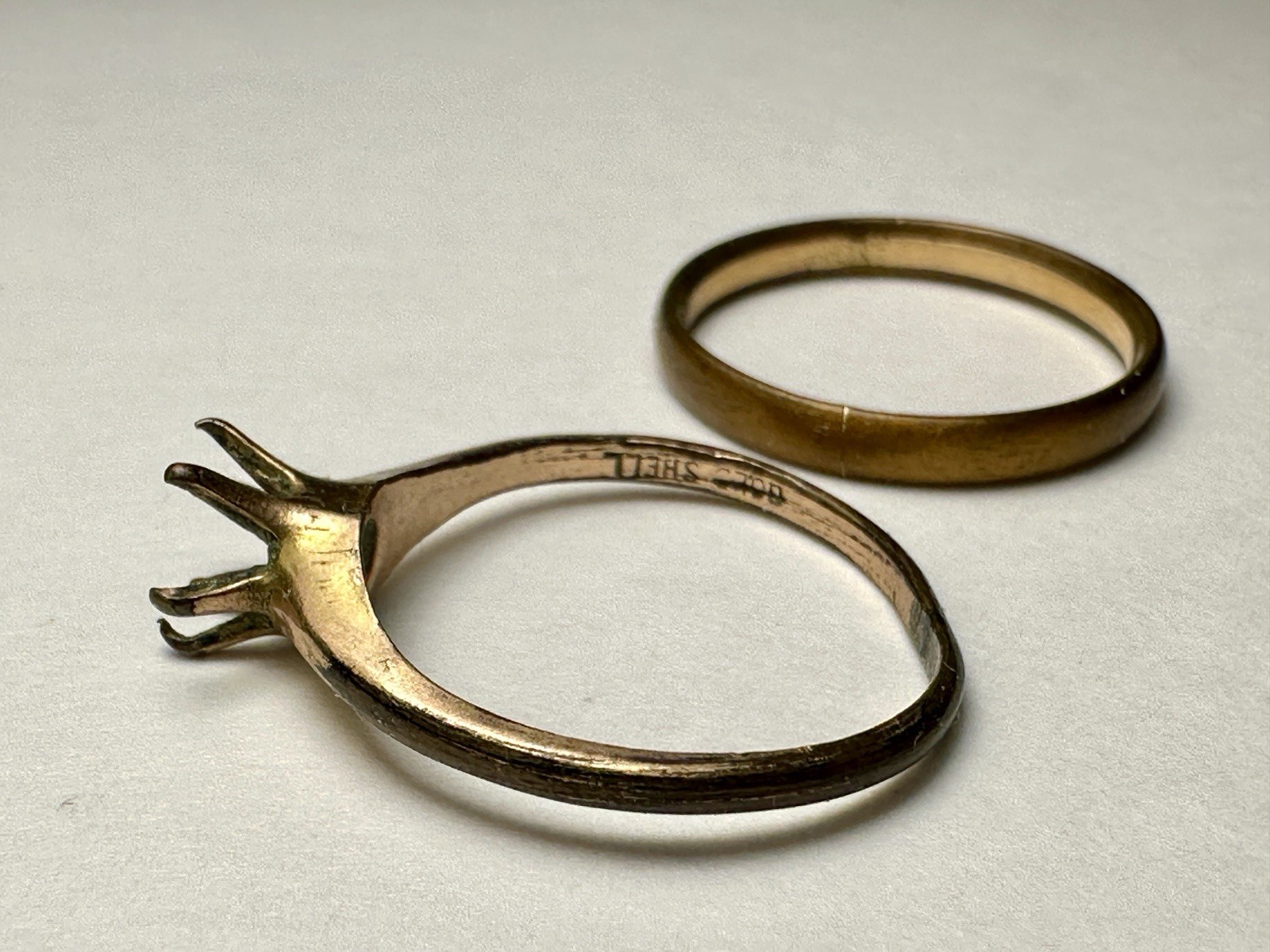 2 Vintage Gold Shell Rings, Unknown Sizes & No Stone