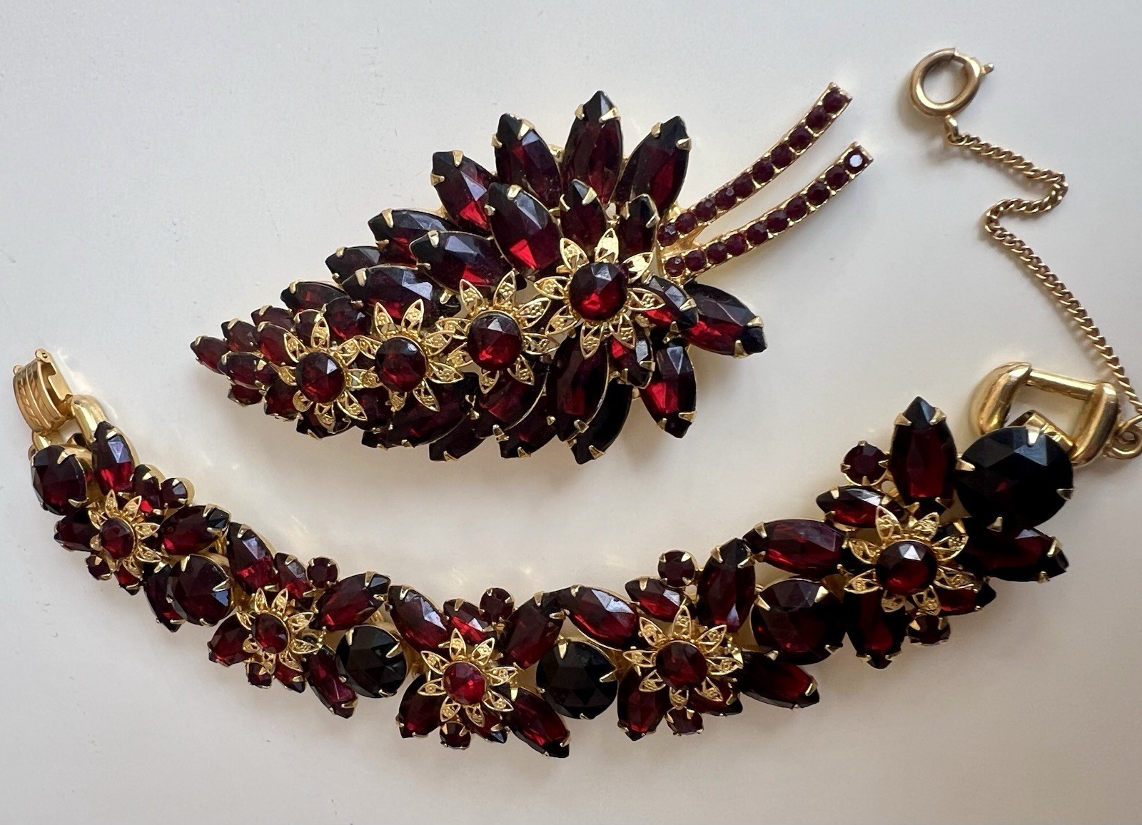MAGNIFICENT JULIANA BRACELET & BROOCH SET DEEP RED STONES BRIGHT GOLD FILIGREE