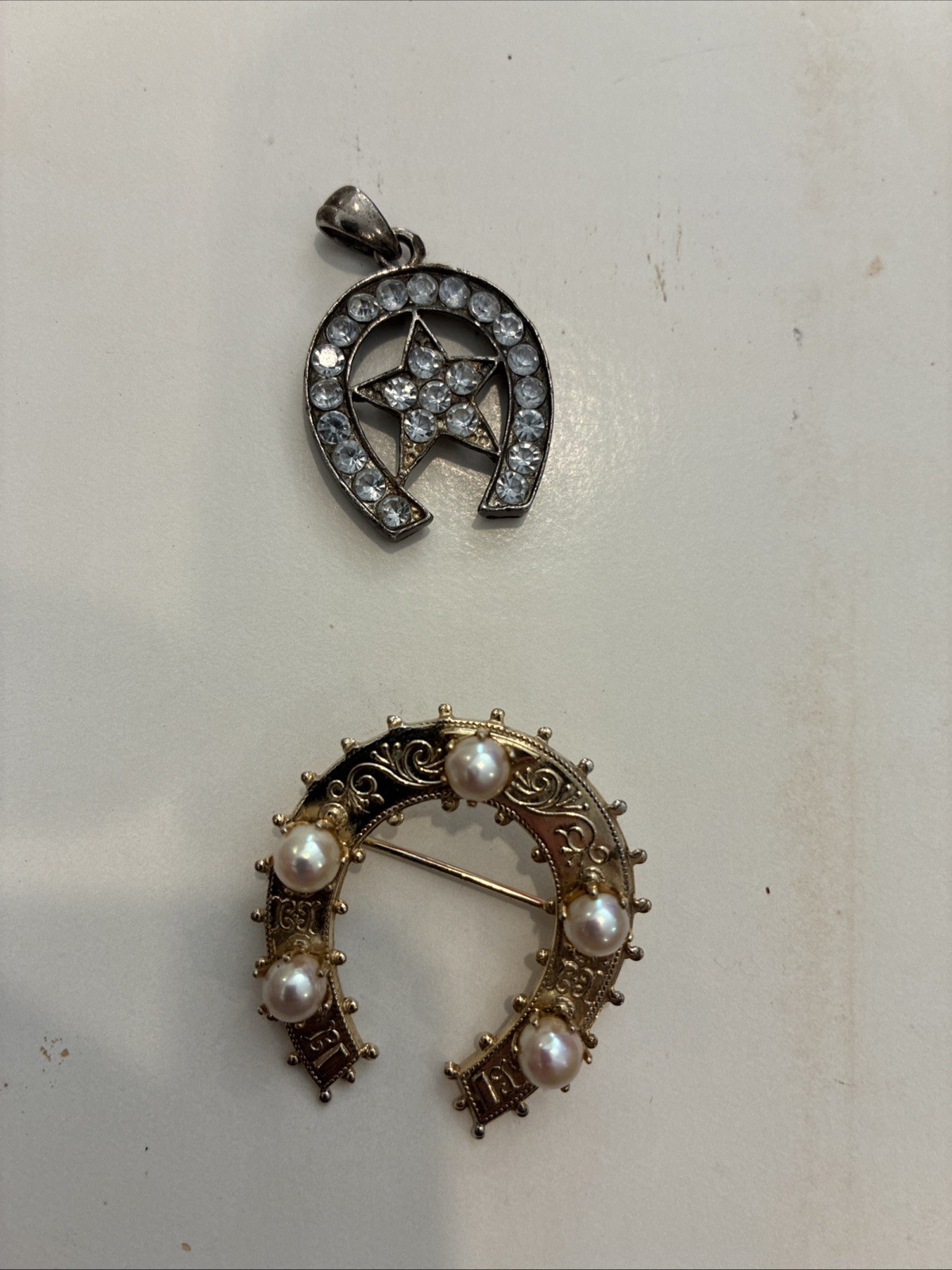 Metal Rhinestone Lucky Horseshoe And Star Charm And Gold Pearl Horseshoe Pin
