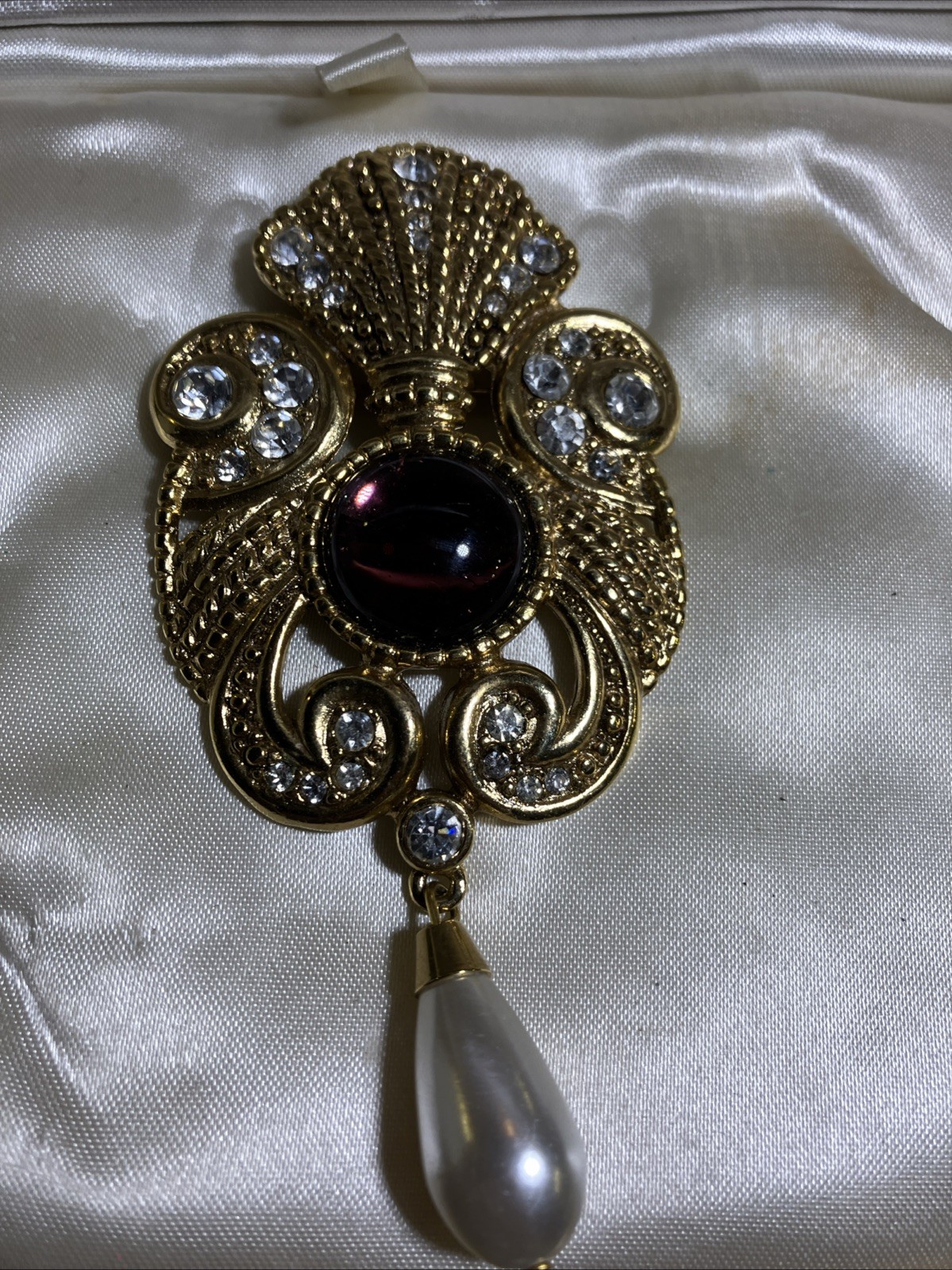 Vtg Jeff Lieb Large Rhinestone Purple Glass & Faux Pearl Drop Pin Brooch. 4” EC