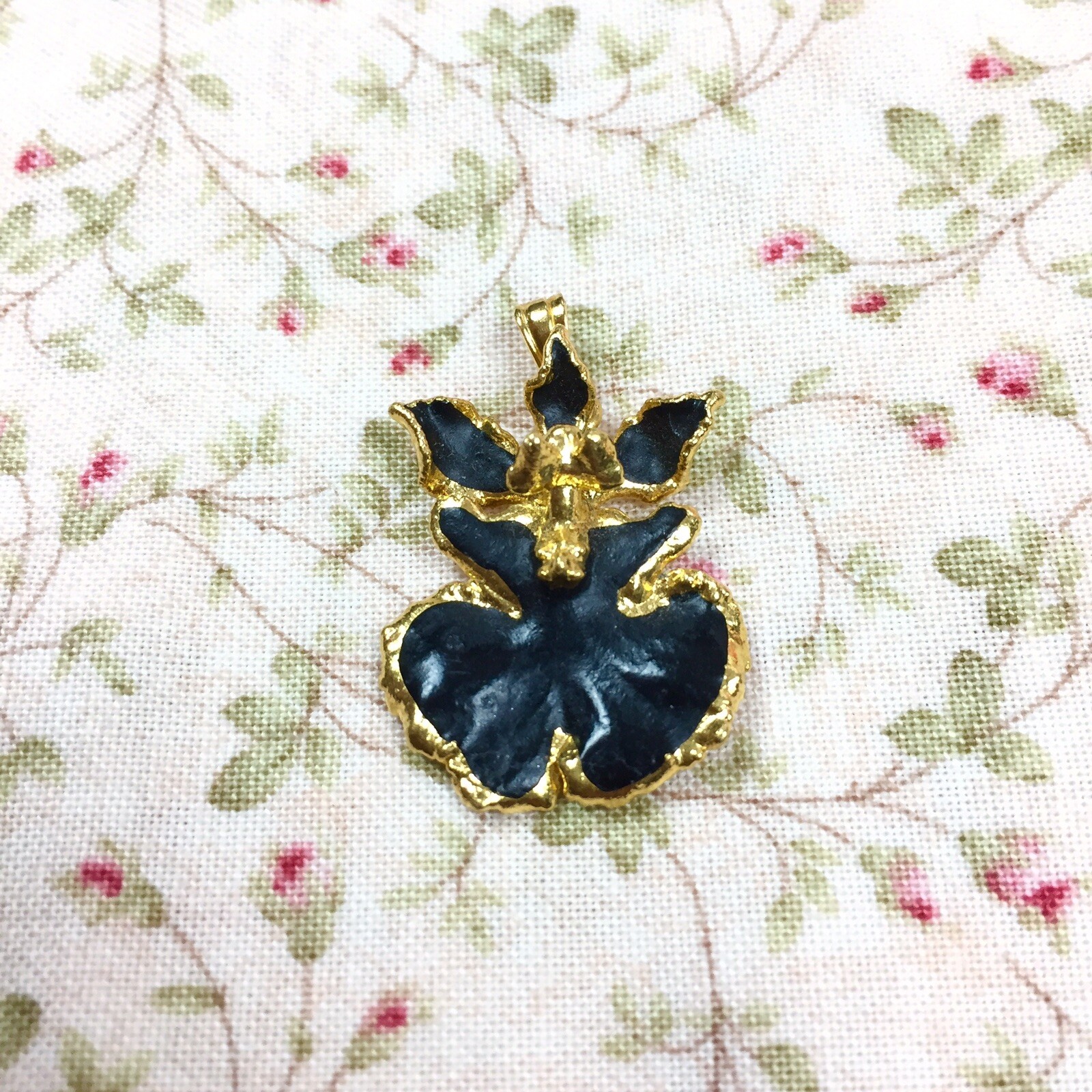 Risis 3i Natural Orchid Oncidium Small Pendant Charm Gold Plated Black 1 1/8″