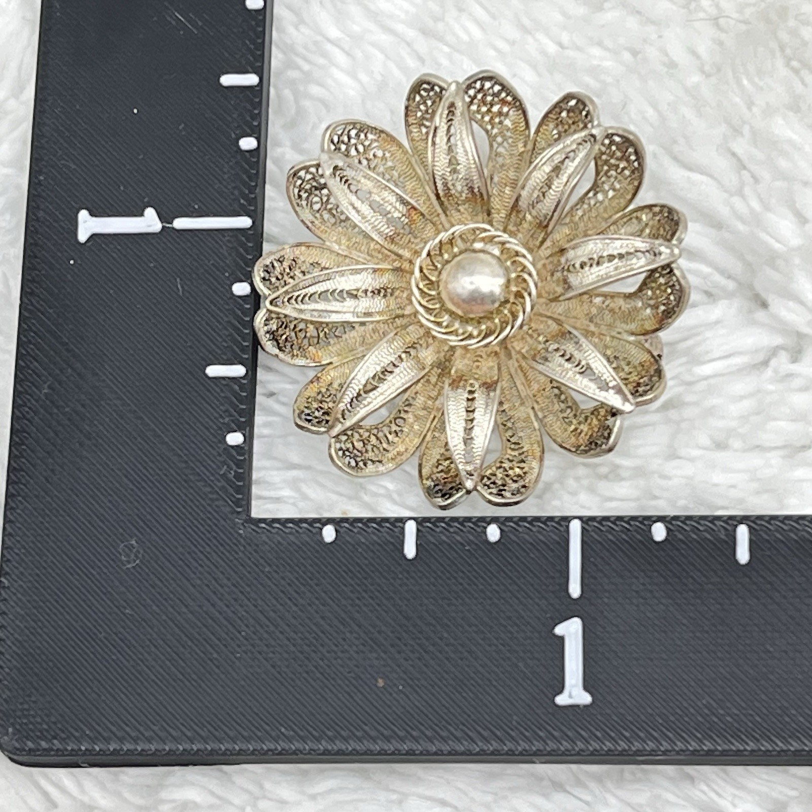 Vintage Filigree Flower Brooch 10 Grams 1.25″