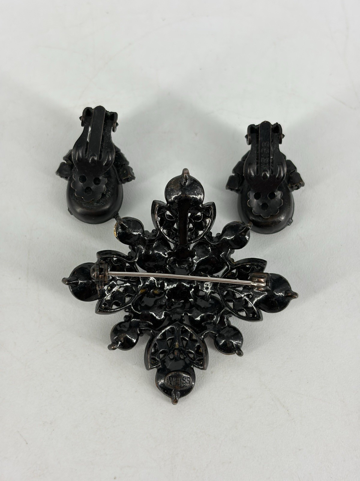 Vintage Weiss Jet Black Rhinestone Crystal Brooch & Clip On Earrings Set