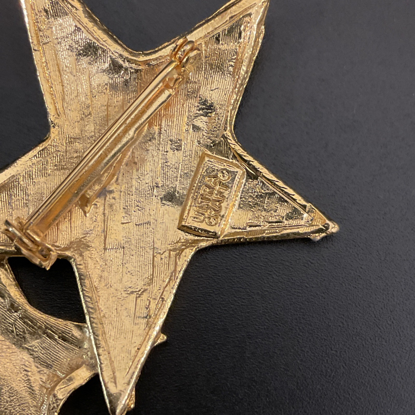 Vintage Designer Signed Ultra Craft Gold Tone Shooting Star Dangle Brooch Pin