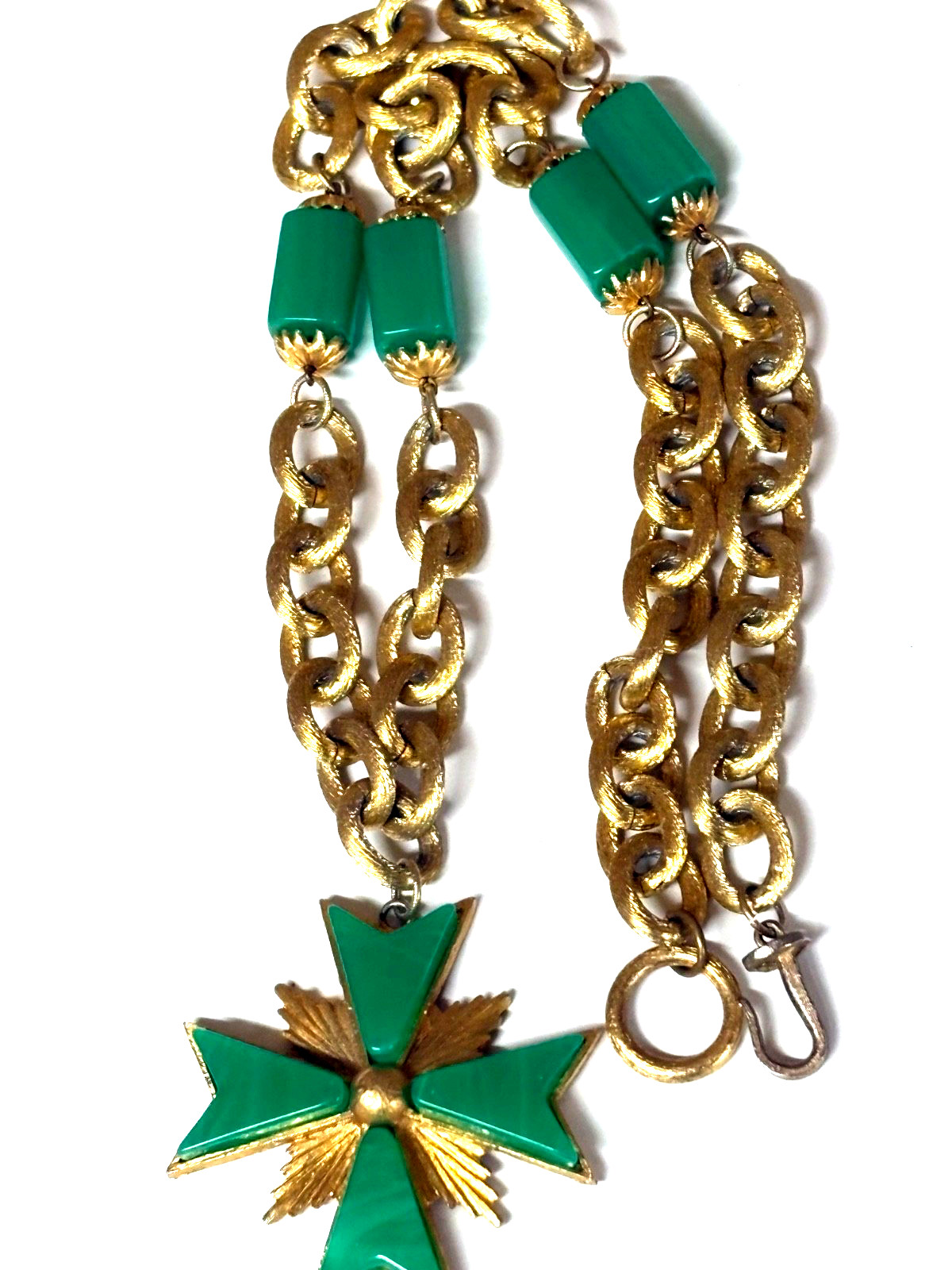RETRO TWISTED CABLE CHOKER W/ LUCITE MALTESE CROSS PENDANT, VERY RARE 28″