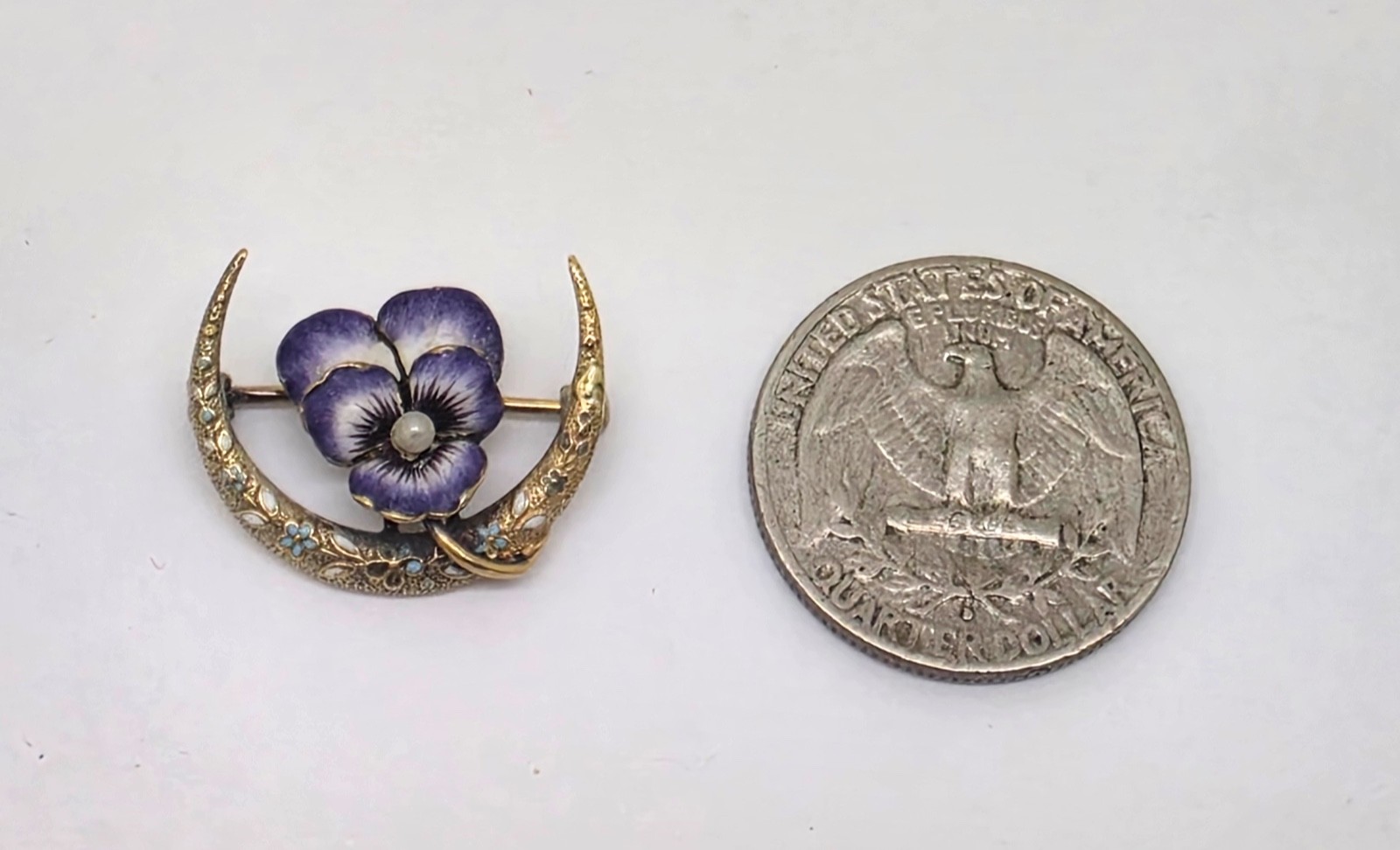 SMALL ANTIQUE ENAMELED 14K GOLD CRESCENT MOON & PURPLE PANSY PIN