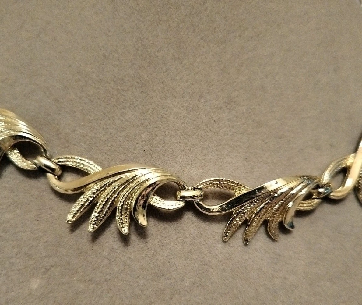 Vintage Coro Leaf Choker Necklace Light Bright Gold Tone 50s 12″-16″