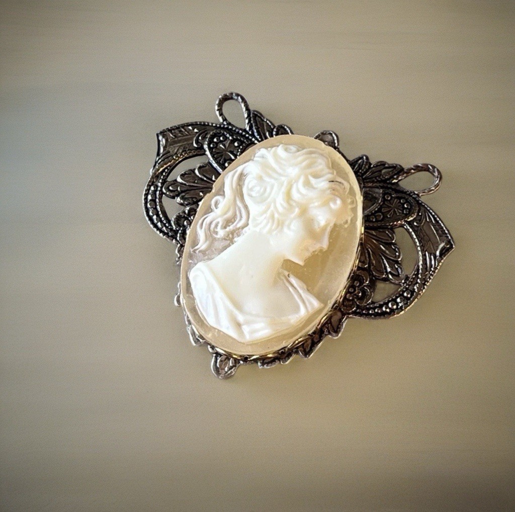 Vintage 1.5” Molded Cameo Brooch – Reproduction – Victorian Style – Y2K Era