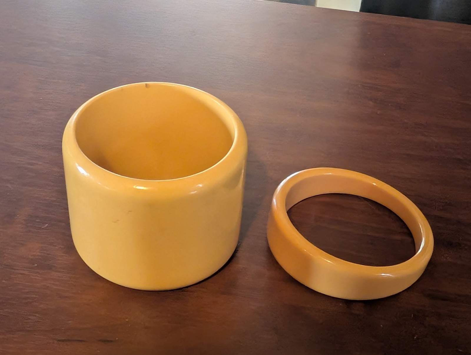 18 Vintage Bakelite Butterscotch – Yellows – Carved – Shaped – Many Tones!