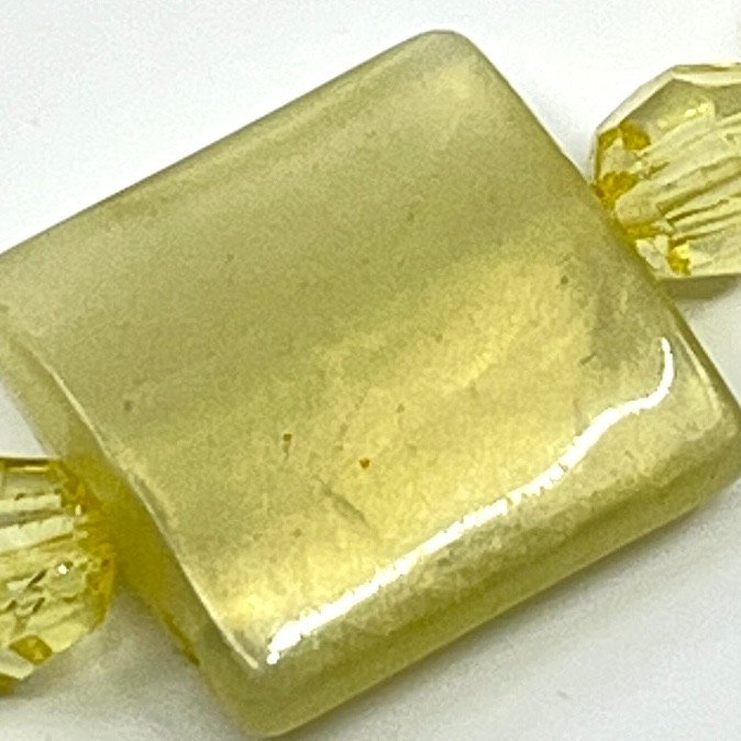 VTG Retro Y2K Yellow Beaded Necklace Square Acrylic Resin Geo Chic Summer Pop