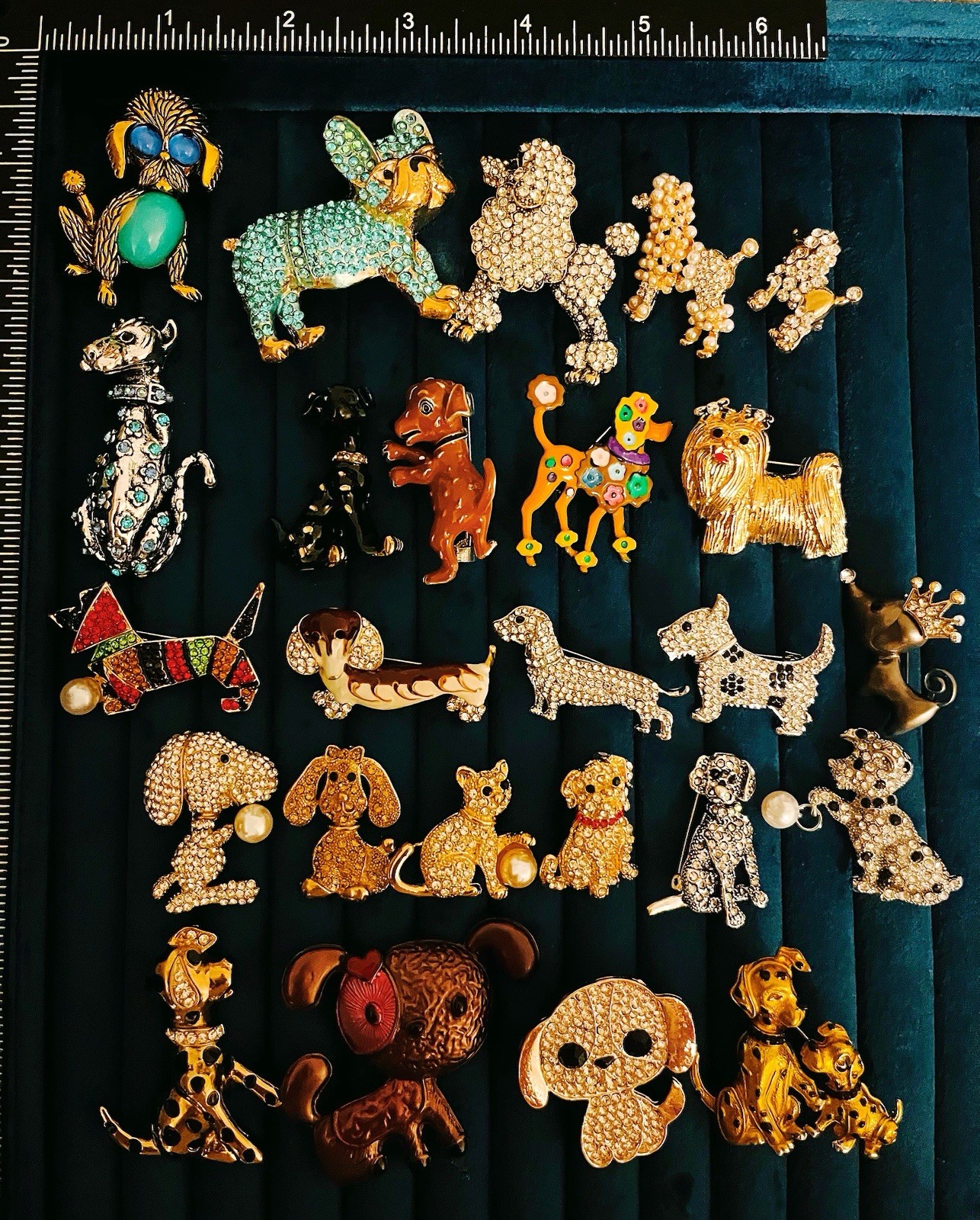 Lot of 25 Dog Puppy Brooches Rhinestone Poodle Dachshund Scottie Animal Pin Lot