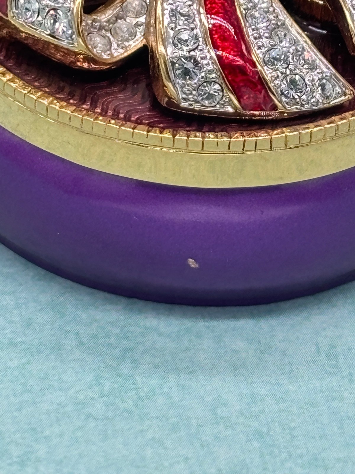 Joan Rivers Ribbon Trinket Box with Brooch and Matching Earrings