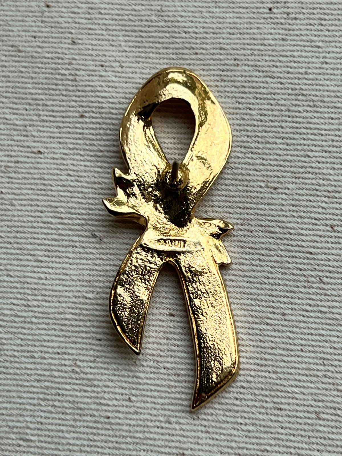 Avon Gold Tone Pink Enamel Breast Cancer Awareness Ribbon Lapel Pin Rose Vintage