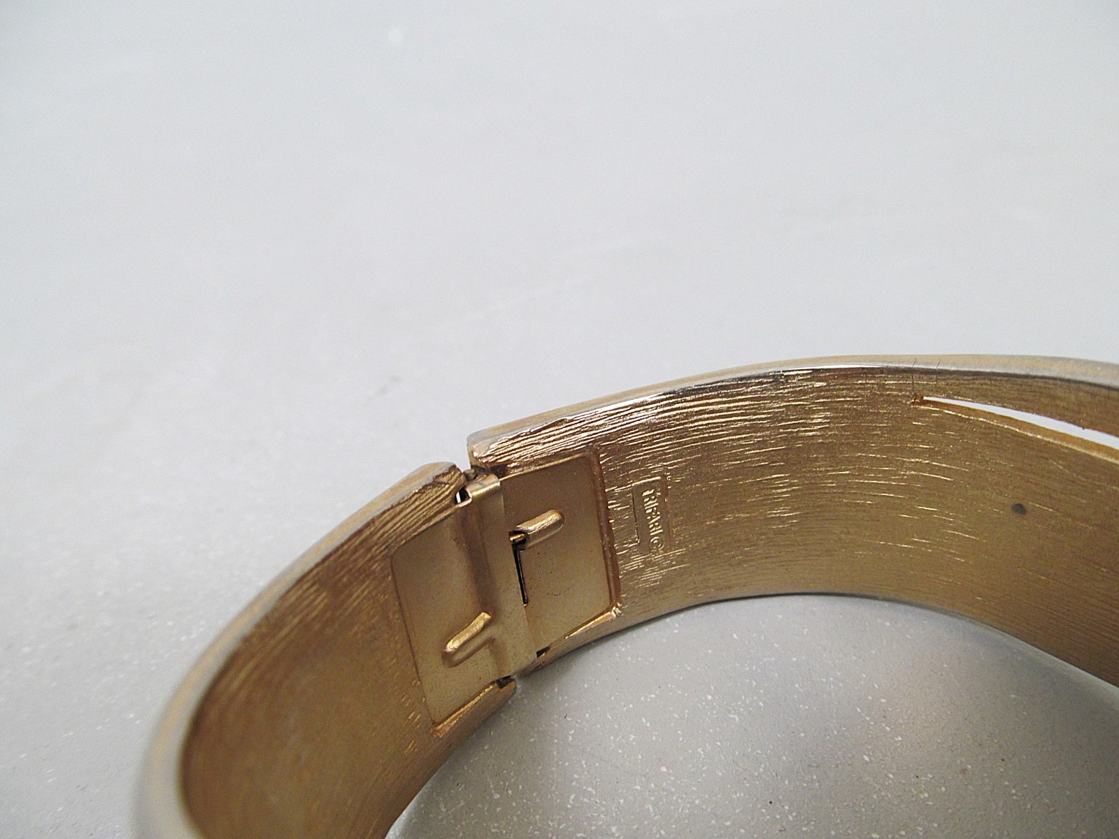 Vintage Crown Trifari Gold Tone Wrap Hinged Clamper Bracelet Leaf Style Signed
