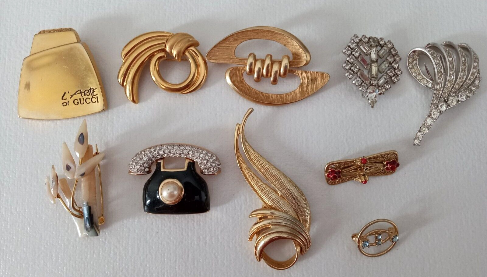 Vintage to now gold/silver tone mixed materials brooch lot 17 pieces