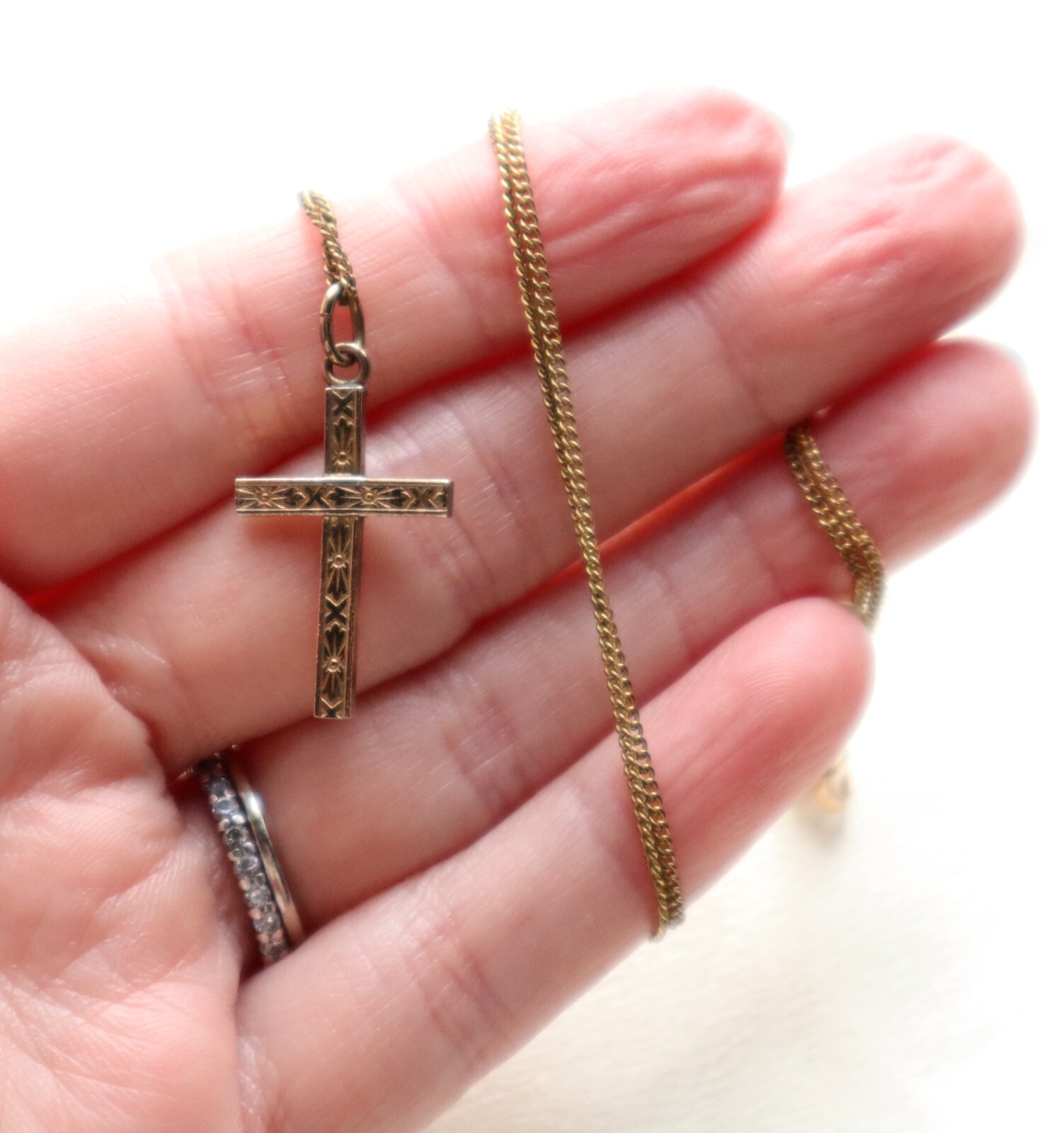 Pretty Vintage Gold Filled Cross Pendant Necklace Art Deco 1/20th 12k 20in Chain